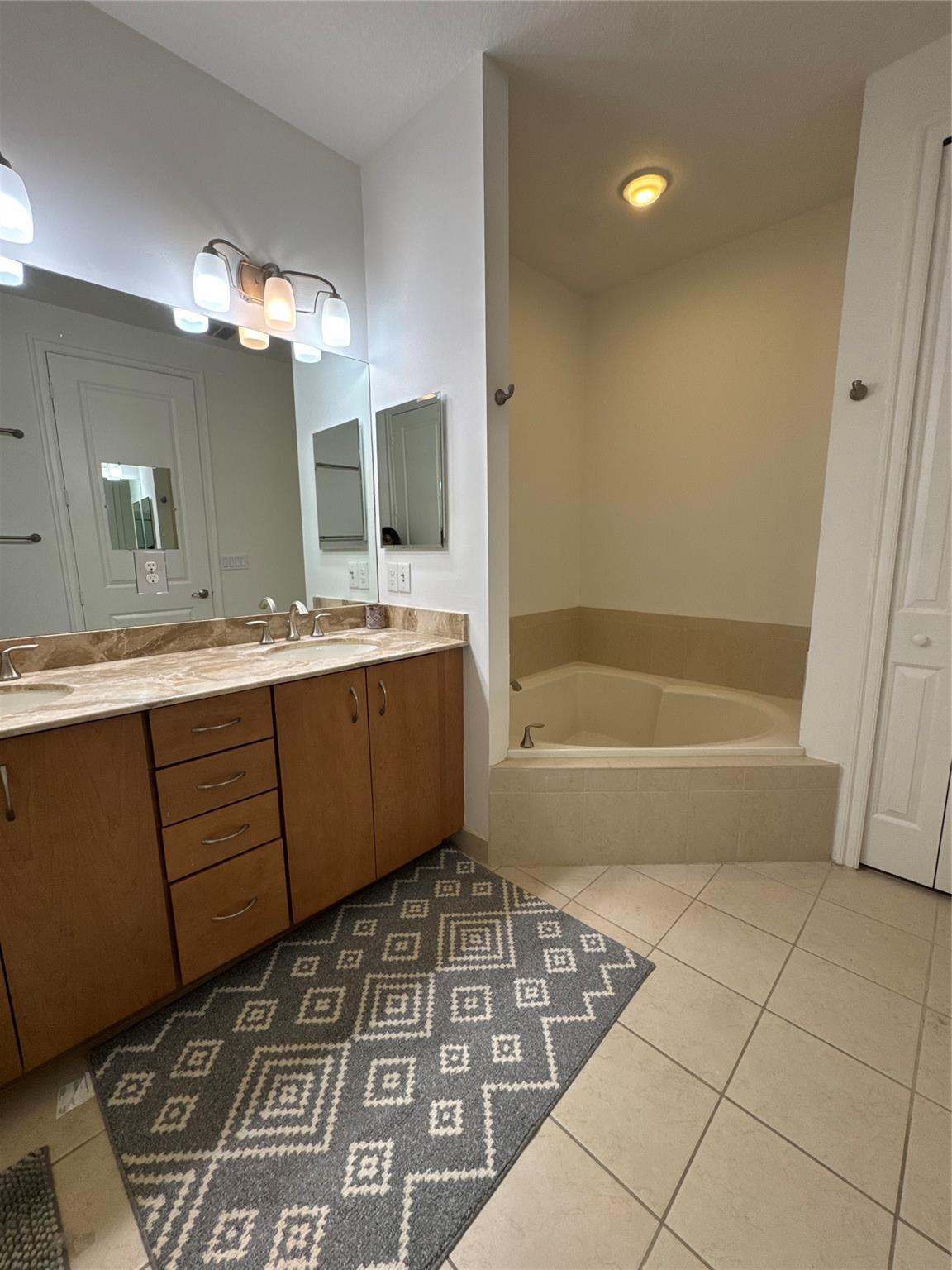 127 Riverwalk Circle W, Plantation, FL 33325, Plantation - Photo 4