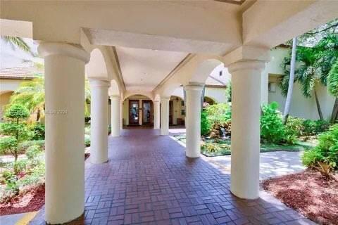 1831 Sabal Palm Drive 303, Davie, FL 33324, Davie - Photo 3