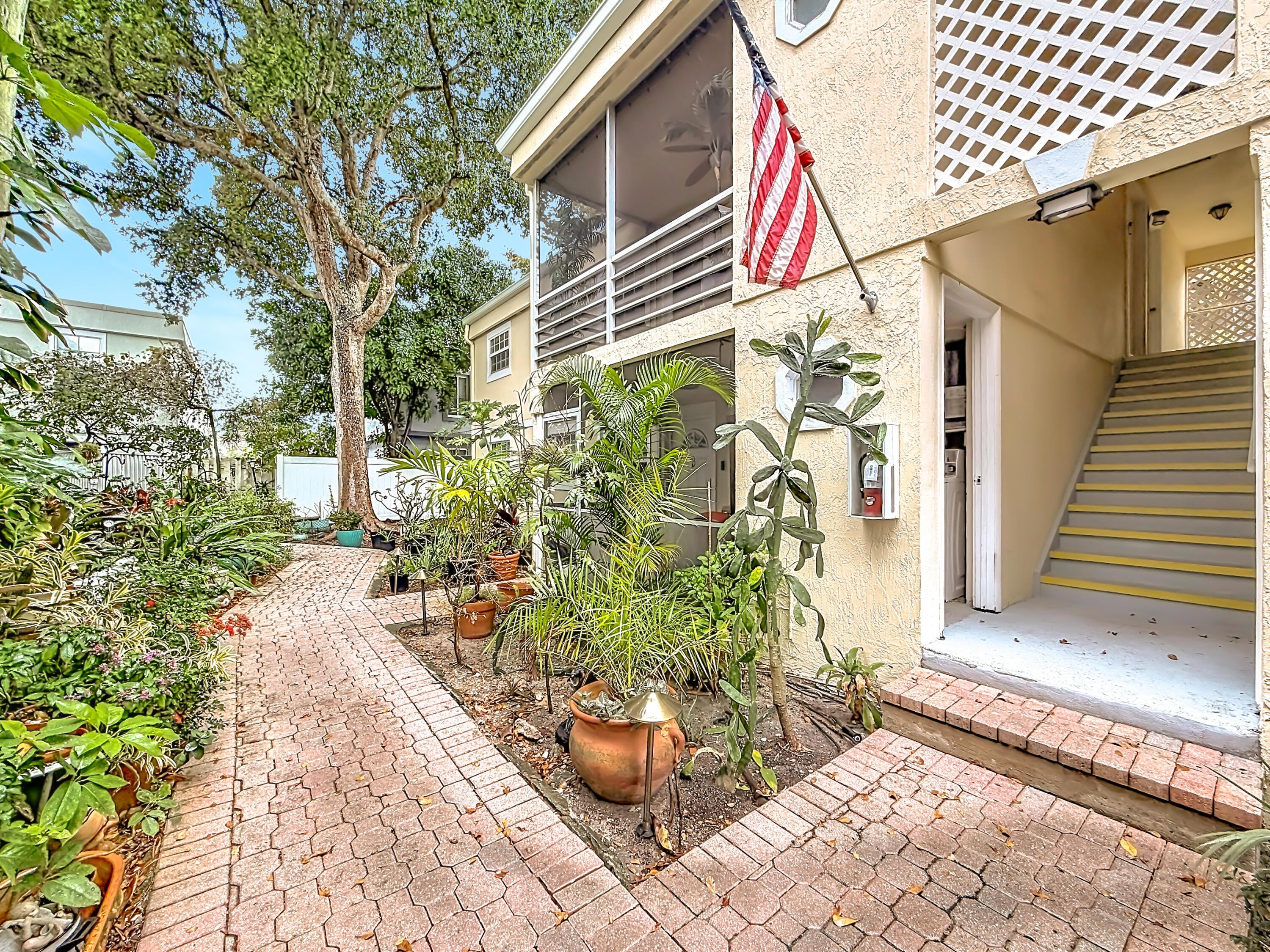 305 SE 11th Avenue, Pompano Beach, FL 33060, Pompano Beach - Photo 2