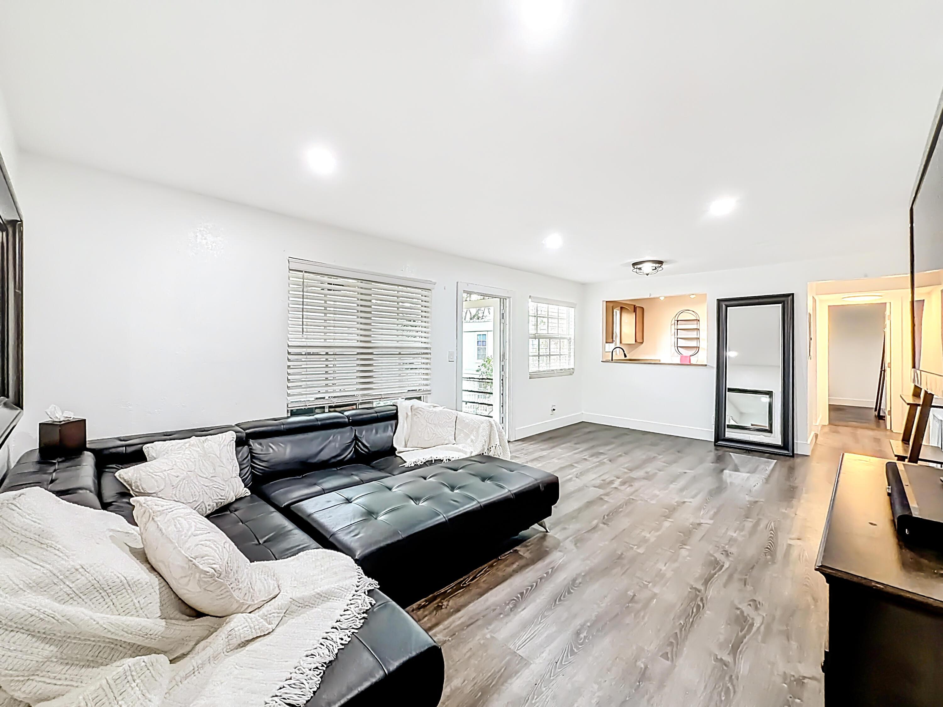 305 SE 11th Avenue, Pompano Beach, FL 33060, Pompano Beach - Photo 3