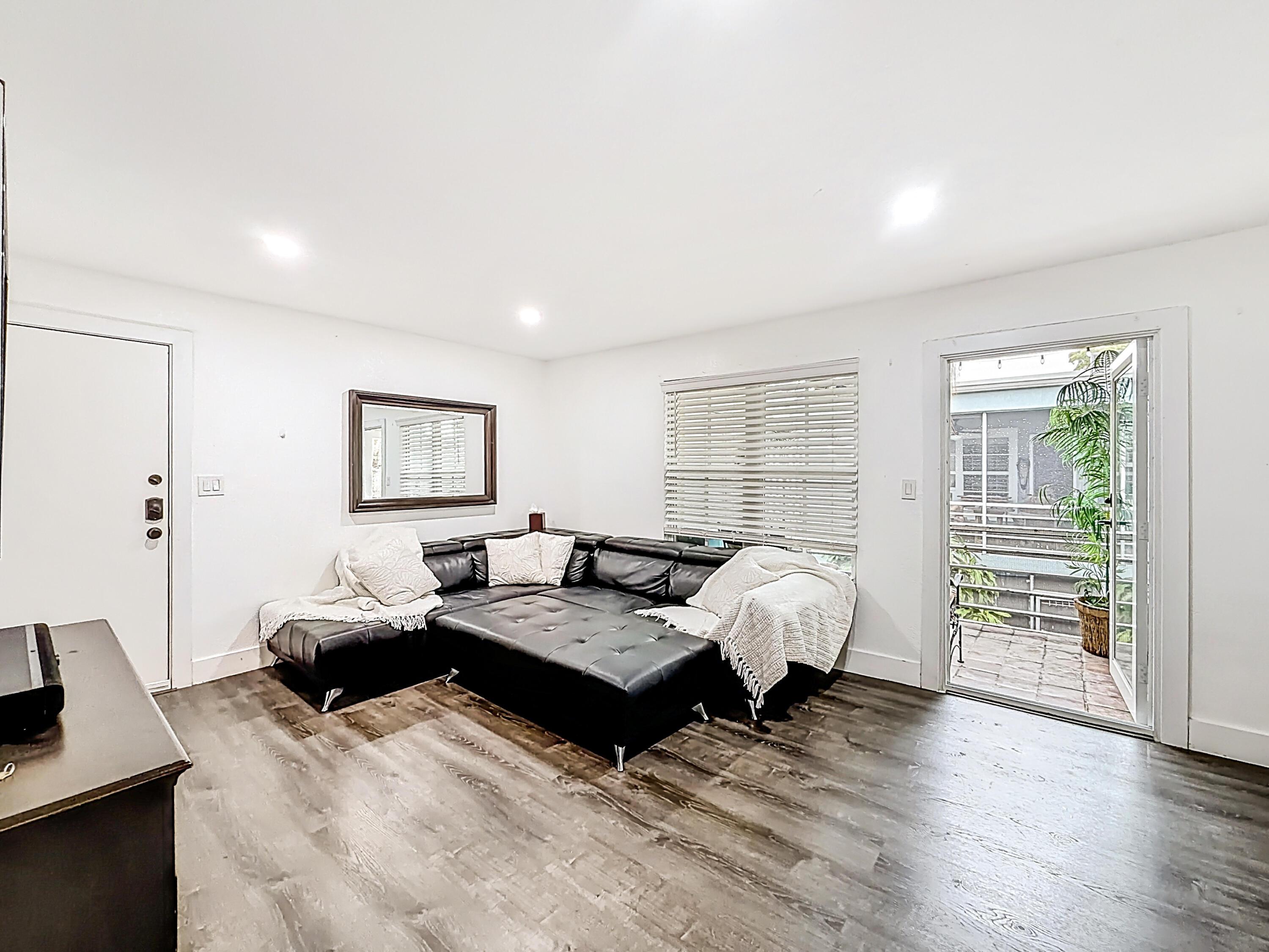 305 SE 11th Avenue, Pompano Beach, FL 33060, Pompano Beach - Photo 4