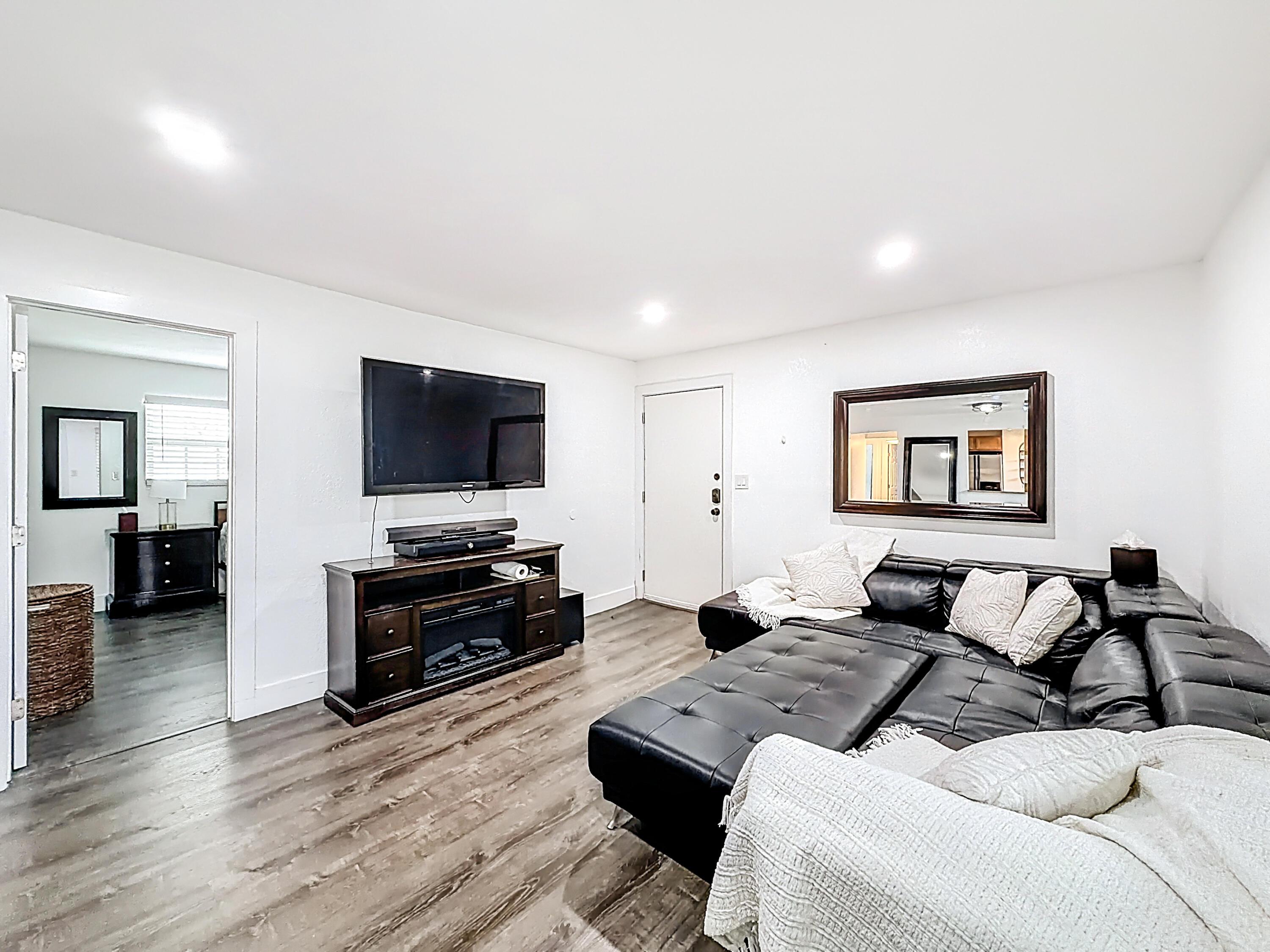 305 SE 11th Avenue, Pompano Beach, FL 33060, Pompano Beach - Photo 5