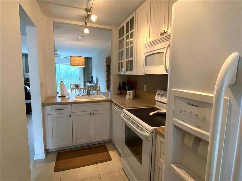 1439 S Ocean Boulevard 207, Lauderdale-By-The-Sea, FL 33062, Lauderdale-By-The-Sea - Photo 4