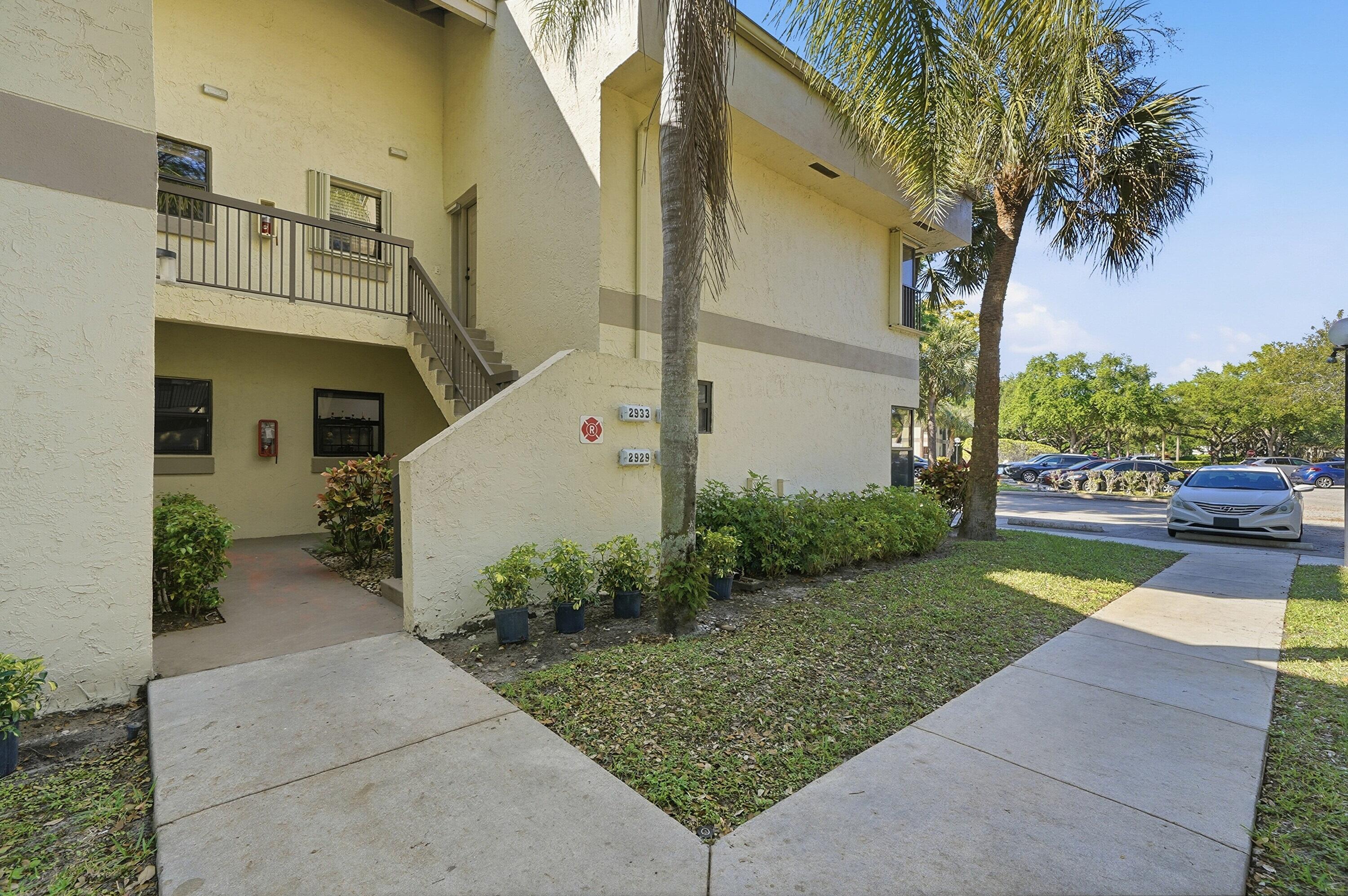2928 Carambola Circle S, Coconut Creek, FL 33066, Coconut Creek - Photo 4
