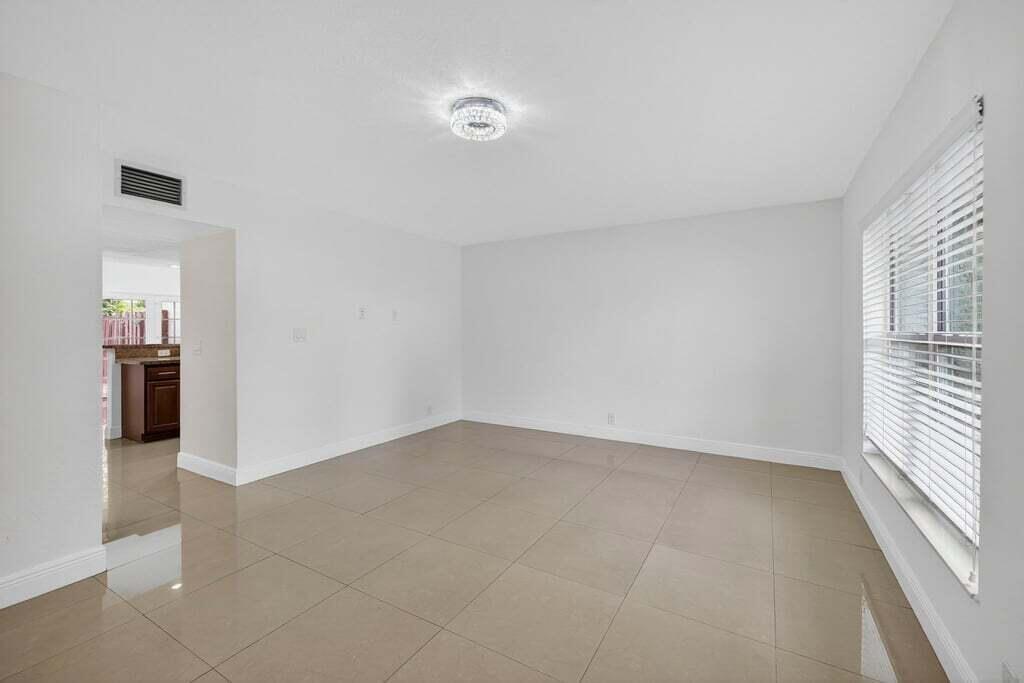 7506 NW 75th Street, Tamarac, FL 33321, Tamarac - Photo 3