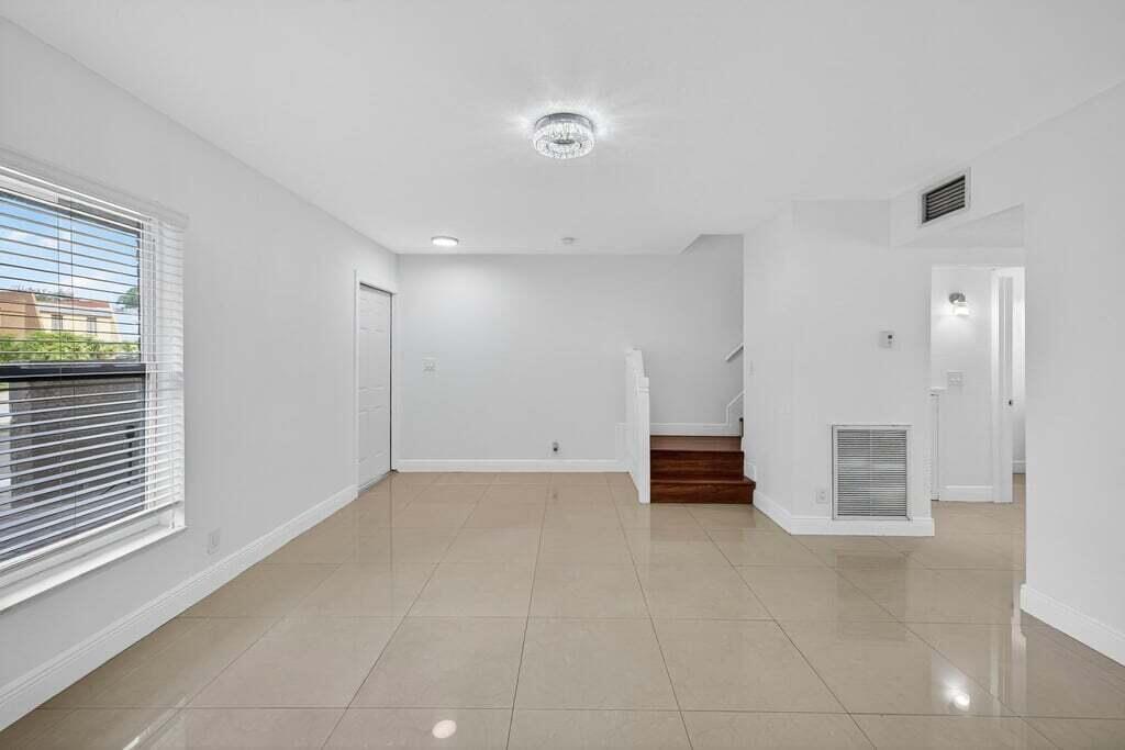 7506 NW 75th Street, Tamarac, FL 33321, Tamarac - Photo 4