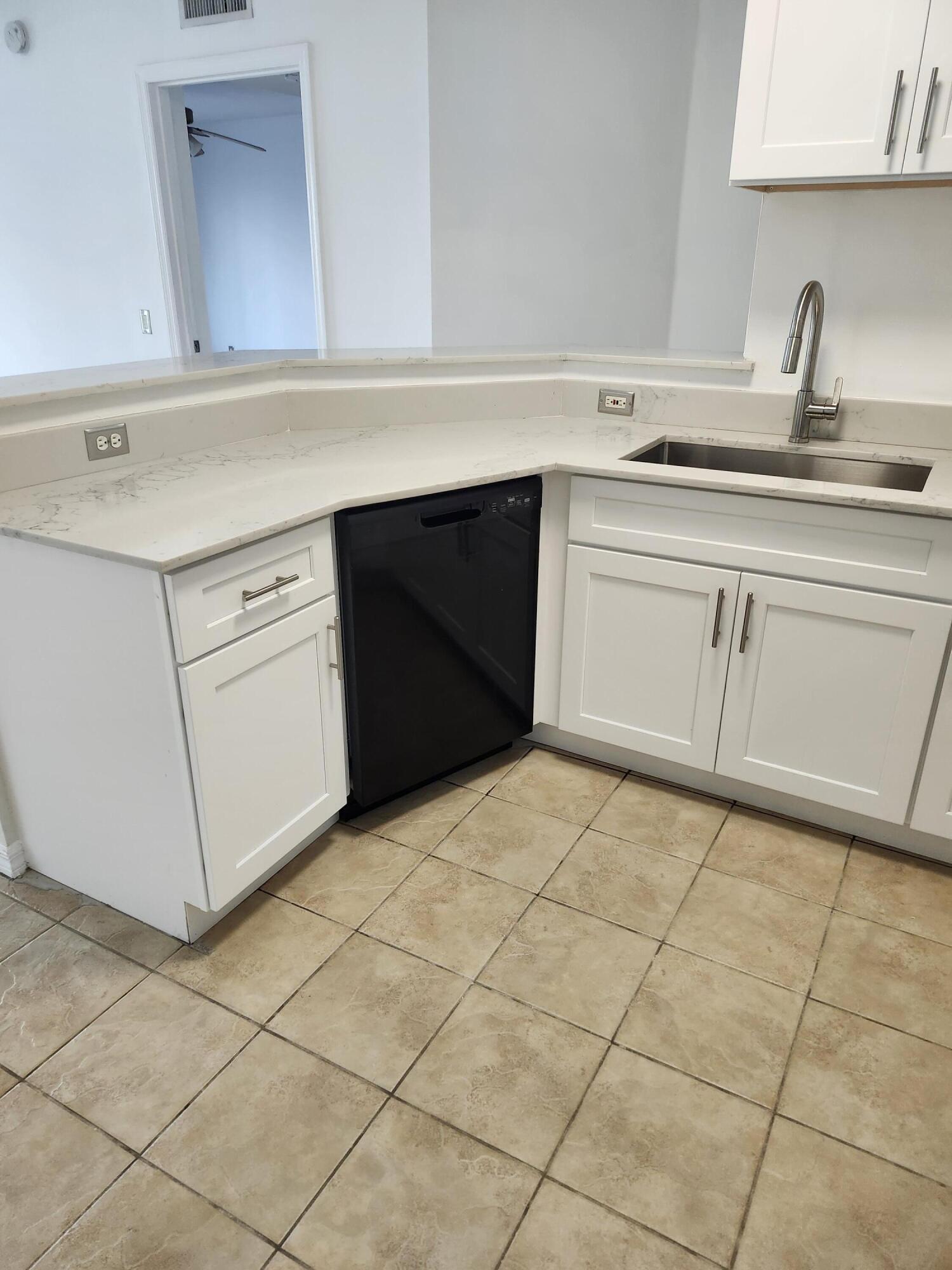 802 Villa Circle, Boynton Beach, FL 33435, Boynton Beach - Photo 4