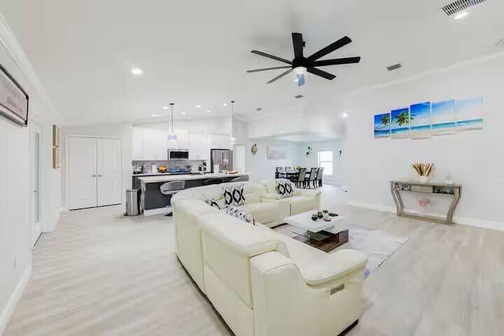 11038 Persimmon Boulevard, West Palm Beach, FL 33411, West Palm Beach - Photo 4
