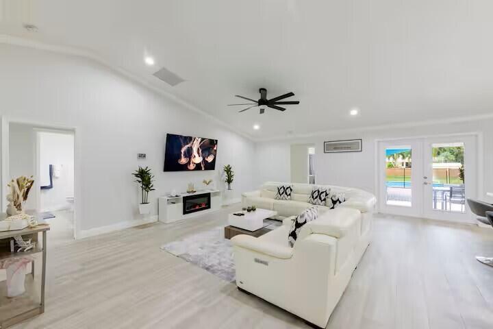 11038 Persimmon Boulevard, West Palm Beach, FL 33411, West Palm Beach - Photo 3