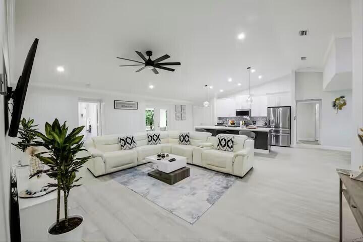 11038 Persimmon Boulevard, West Palm Beach, FL 33411, West Palm Beach - Photo 2