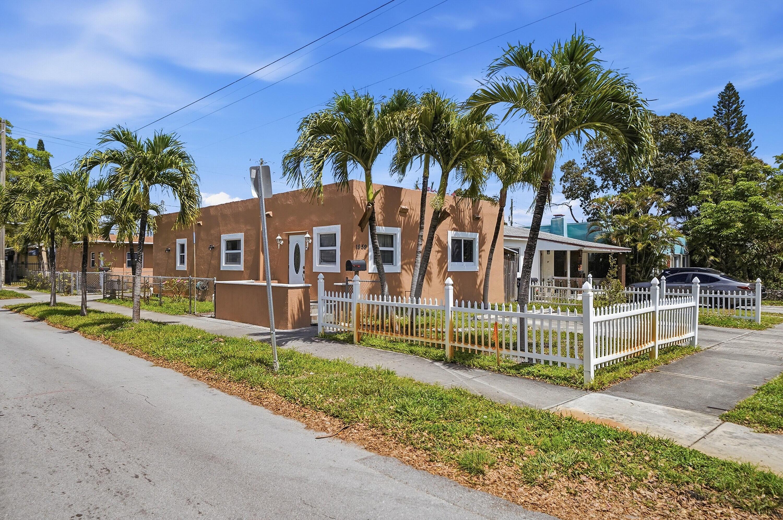 1959 Pierce Street, Hollywood, FL 33020, Hollywood - Photo 3