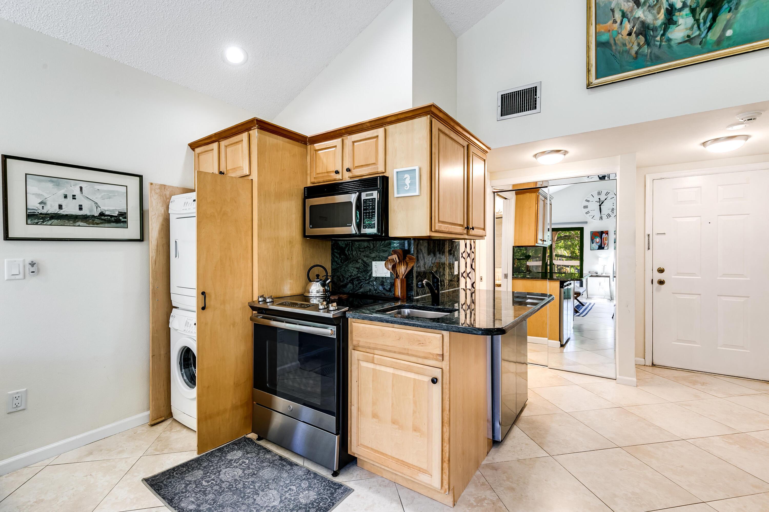 11863 Wimbledon Circle 527, Wellington, FL 33414, Wellington - Photo 4