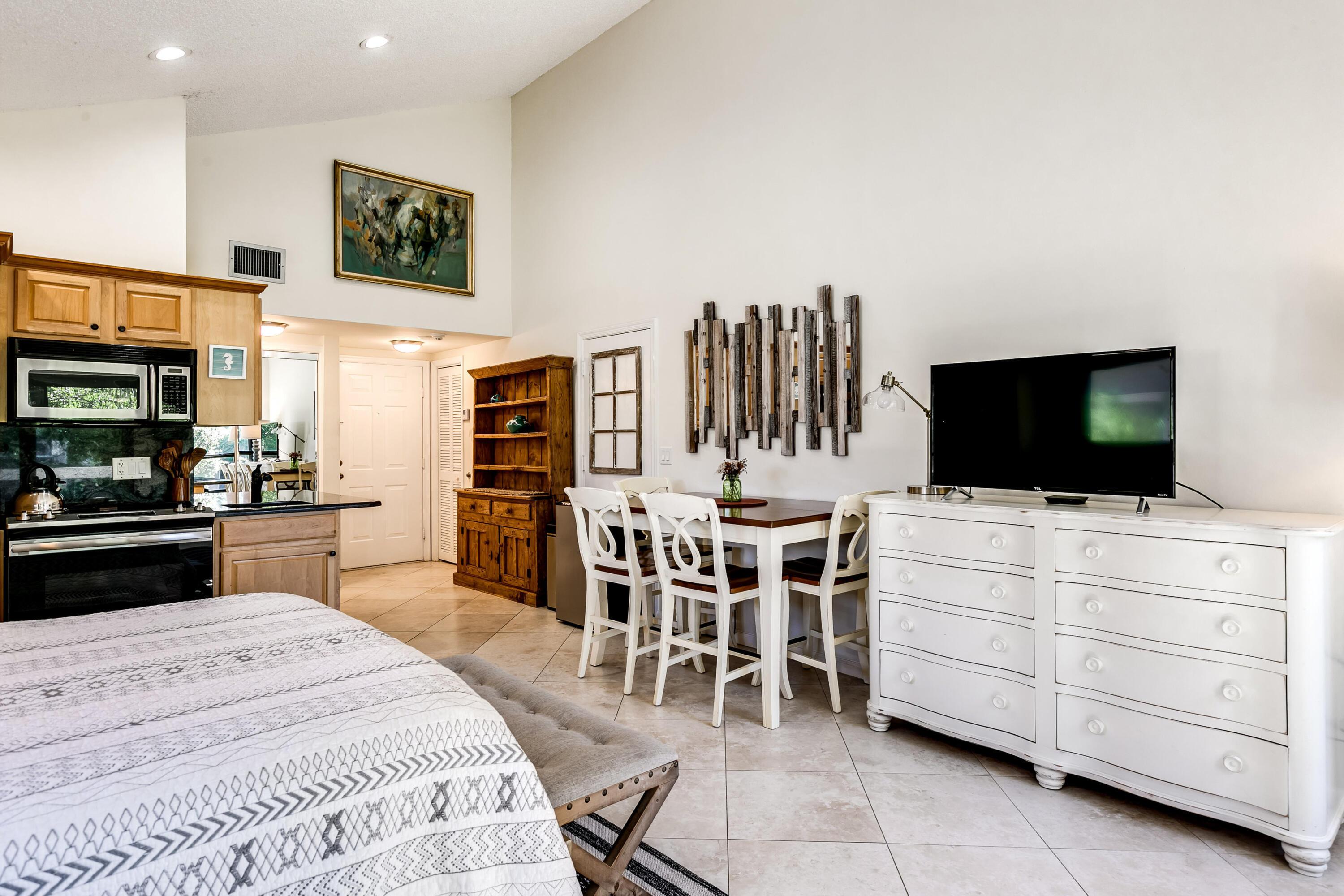 11863 Wimbledon Circle 527, Wellington, FL 33414, Wellington - Photo 3