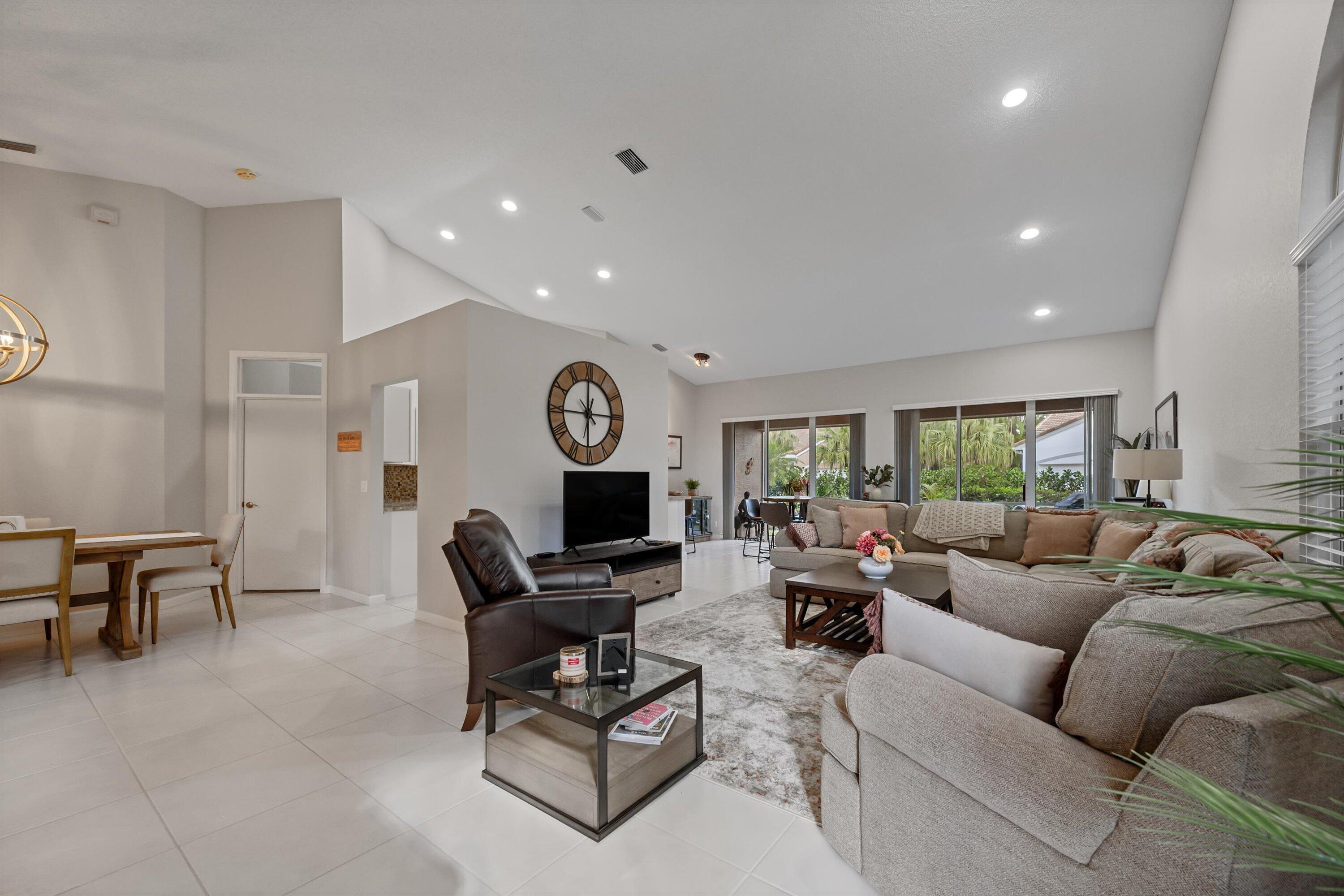 4657 Carlton Golf Drive, Lake Worth, FL 33449, Lake Worth - Photo 4