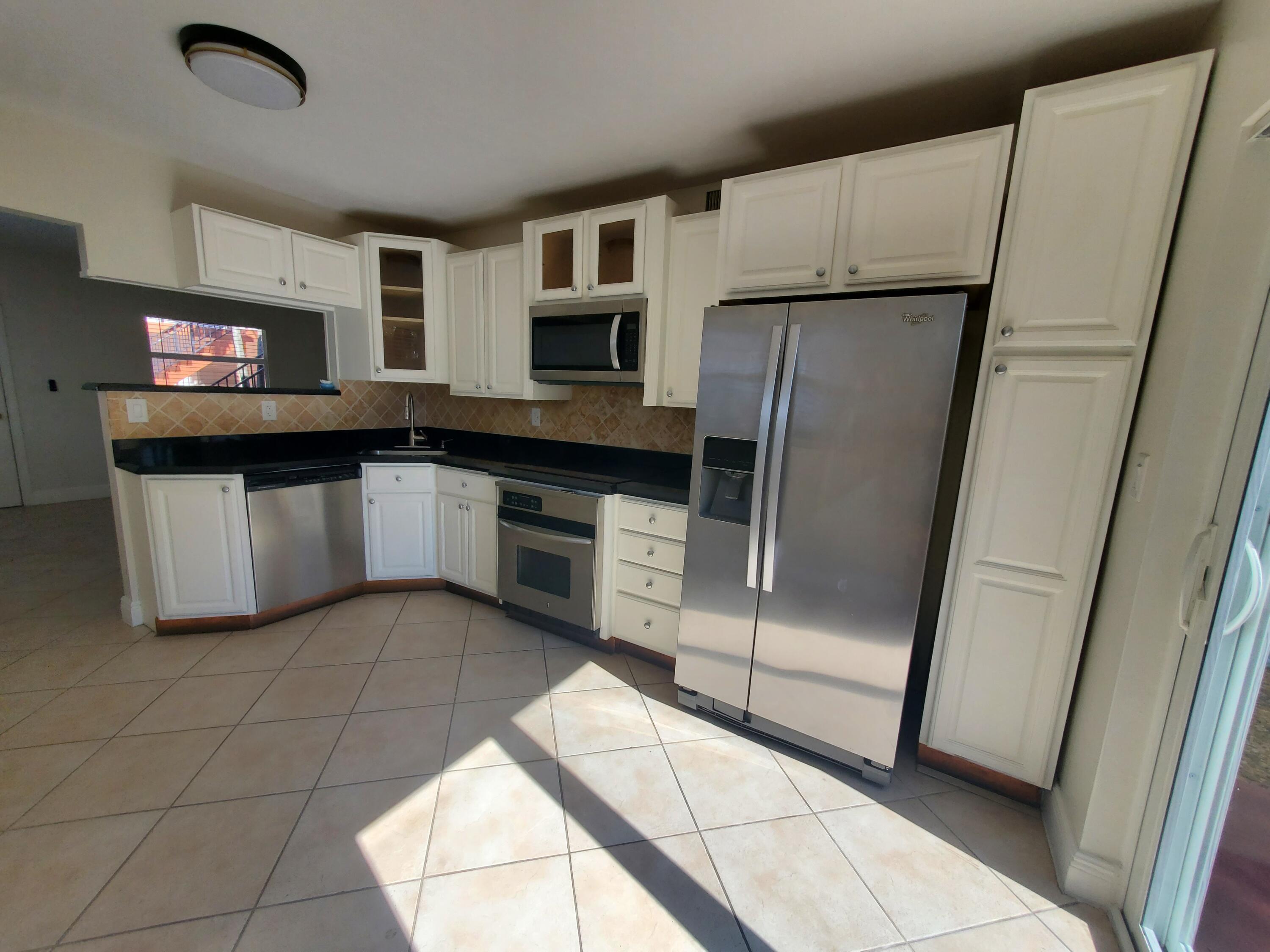313 SW 1st Court SW L-4, Pompano Beach, FL 33060, Pompano Beach - Photo 4
