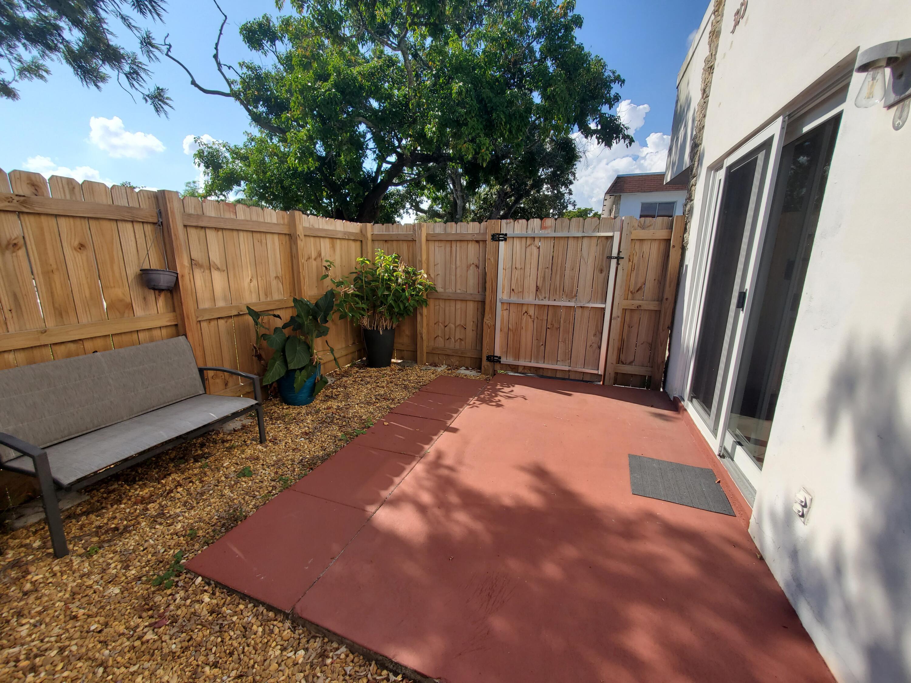 313 SW 1st Court SW L-4, Pompano Beach, FL 33060, Pompano Beach - Photo 2