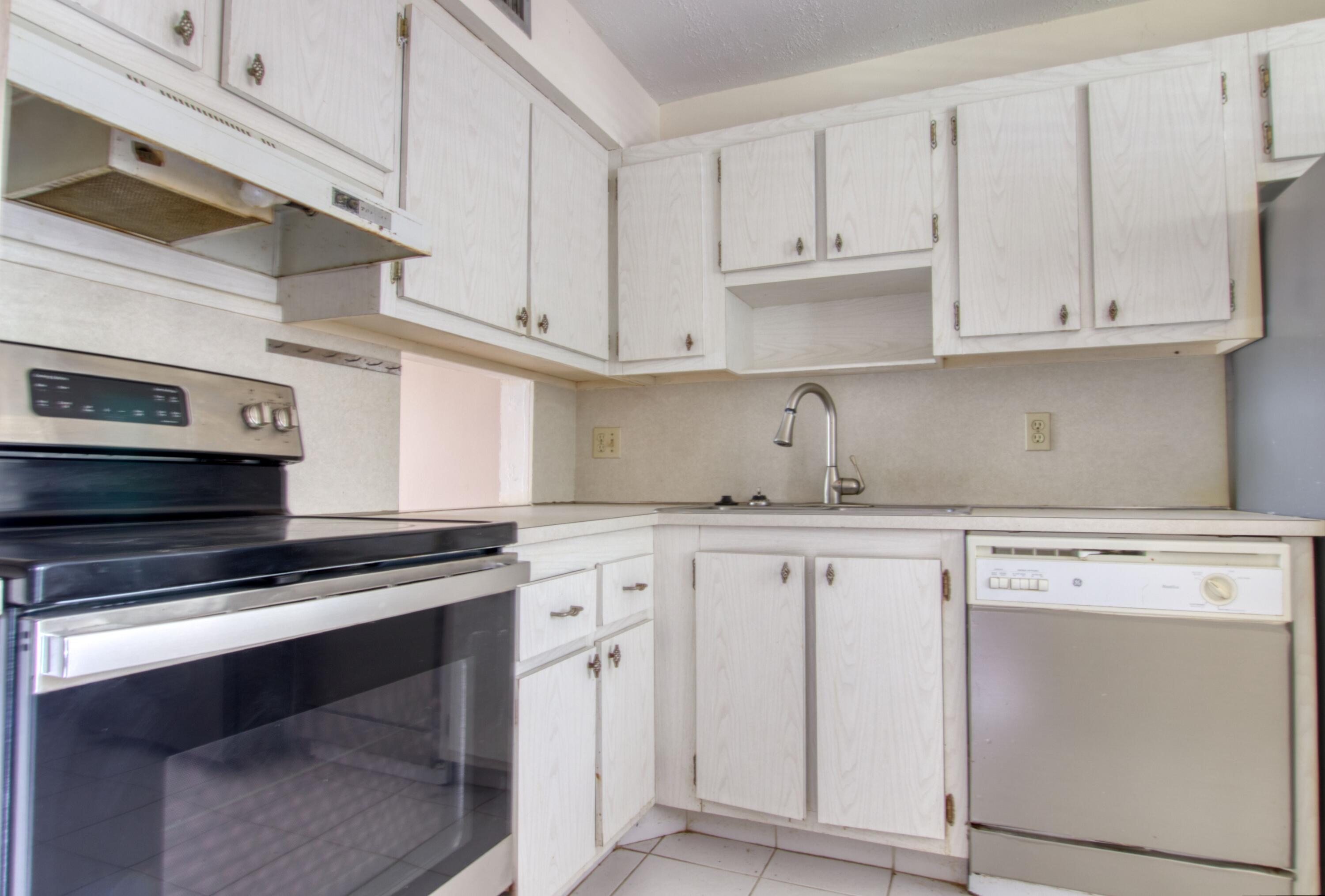 4832 Esedra Court 204, Lake Worth, FL 33467, Lake Worth - Photo 2