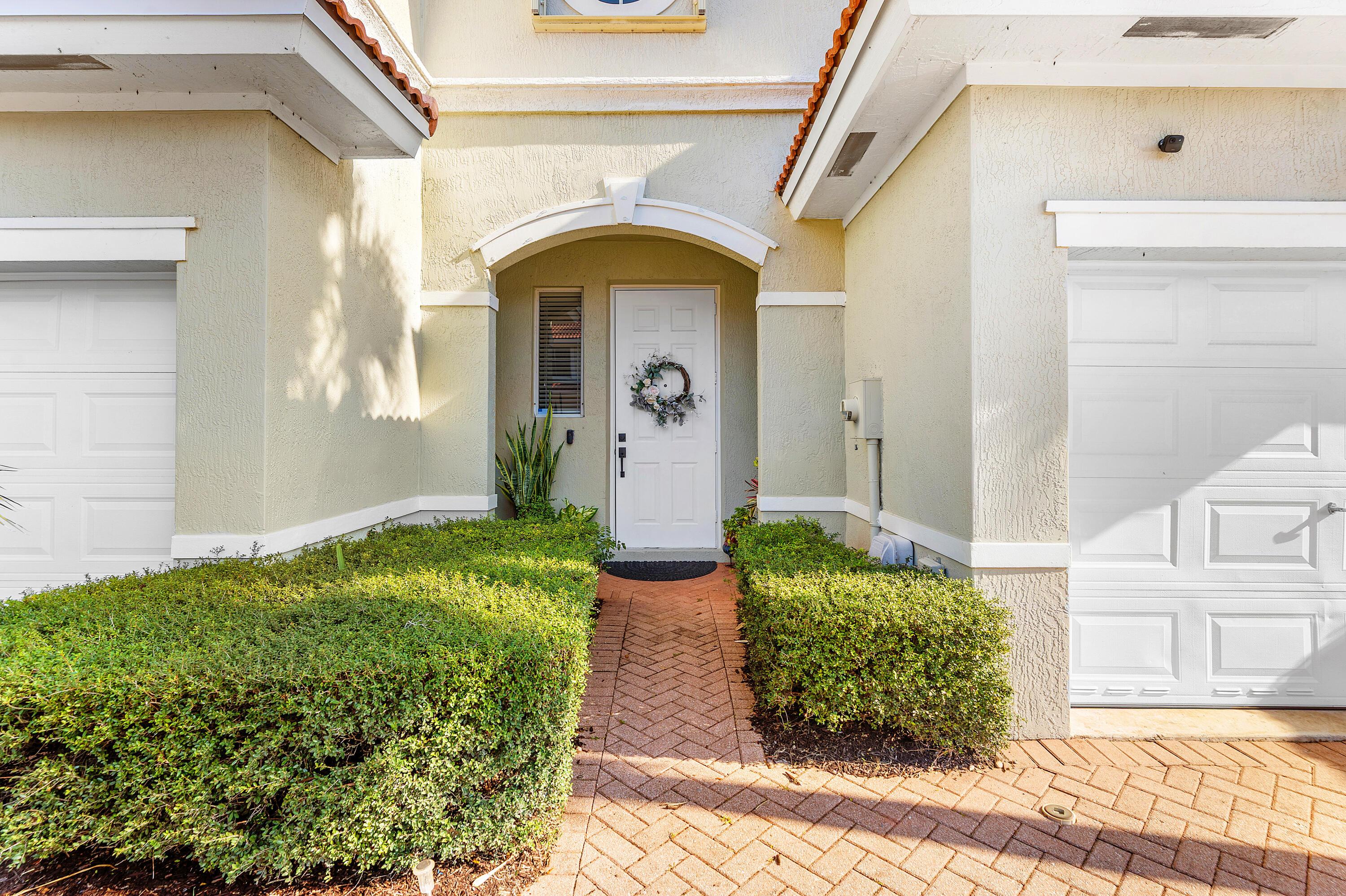 6102 Seminole Gardens Circle, Riviera Beach, FL 33418, Riviera Beach - Photo 2