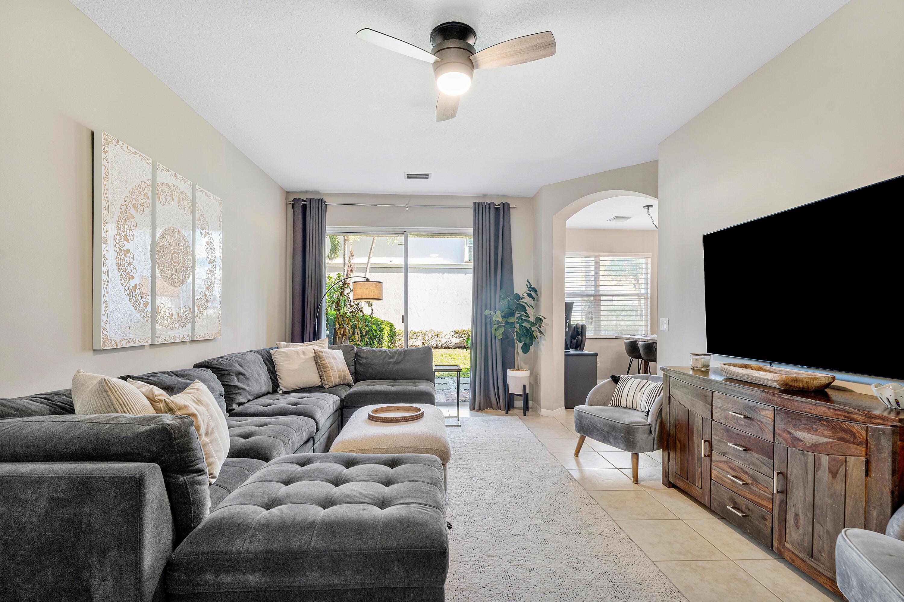 6102 Seminole Gardens Circle, Riviera Beach, FL 33418, Riviera Beach - Photo 5