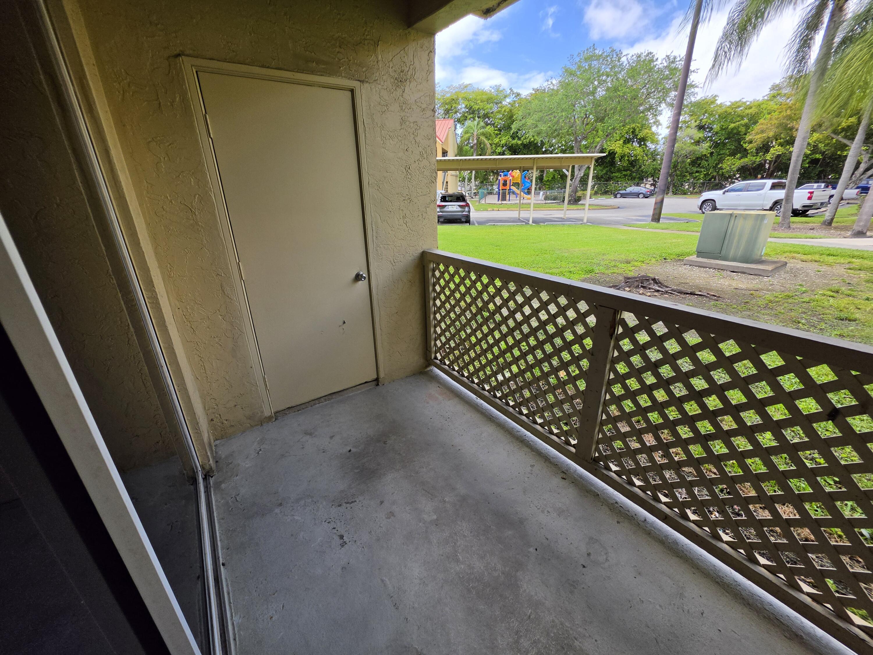 18340 NW 68th Avenue F, Hialeah, FL 33015, Hialeah - Photo 3