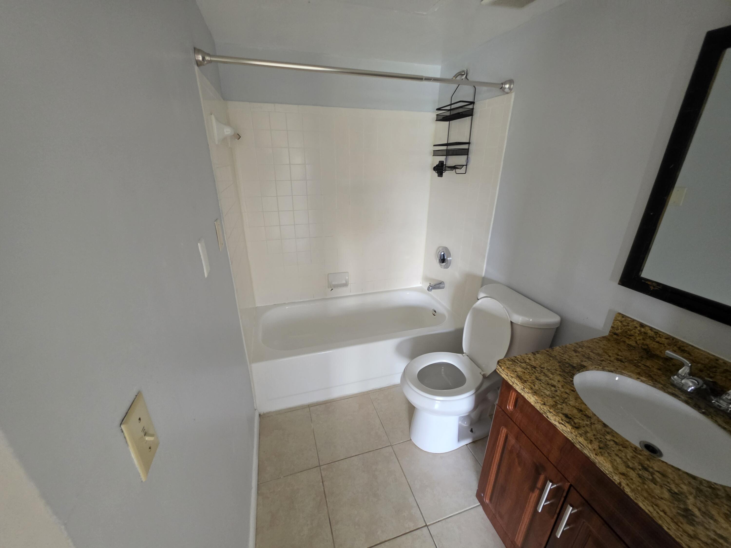 18340 NW 68th Avenue F, Hialeah, FL 33015, Hialeah - Photo 5