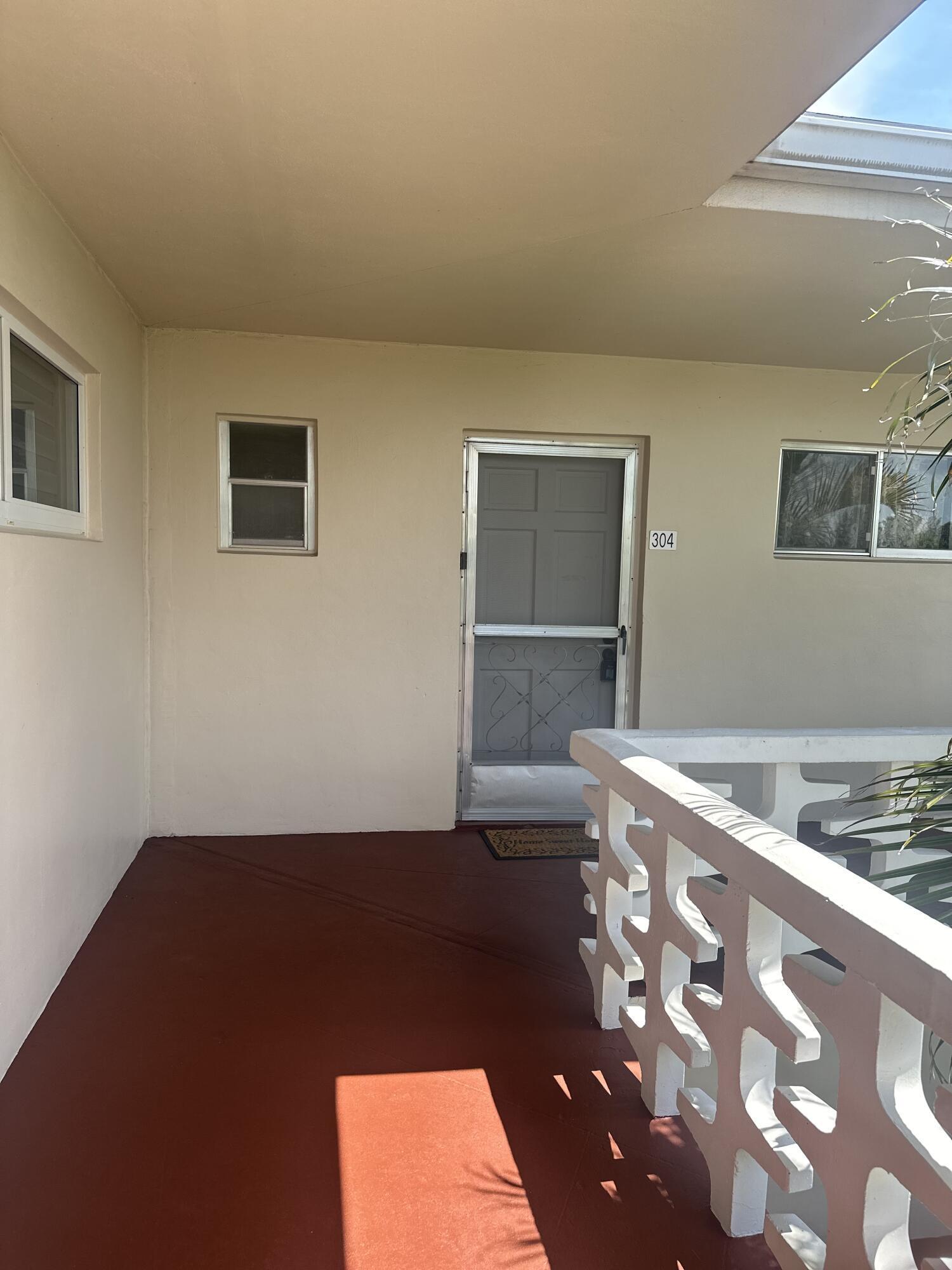 2812 S Garden Dr S 304, Lake Worth, FL 33461, Lake Worth - Photo 3