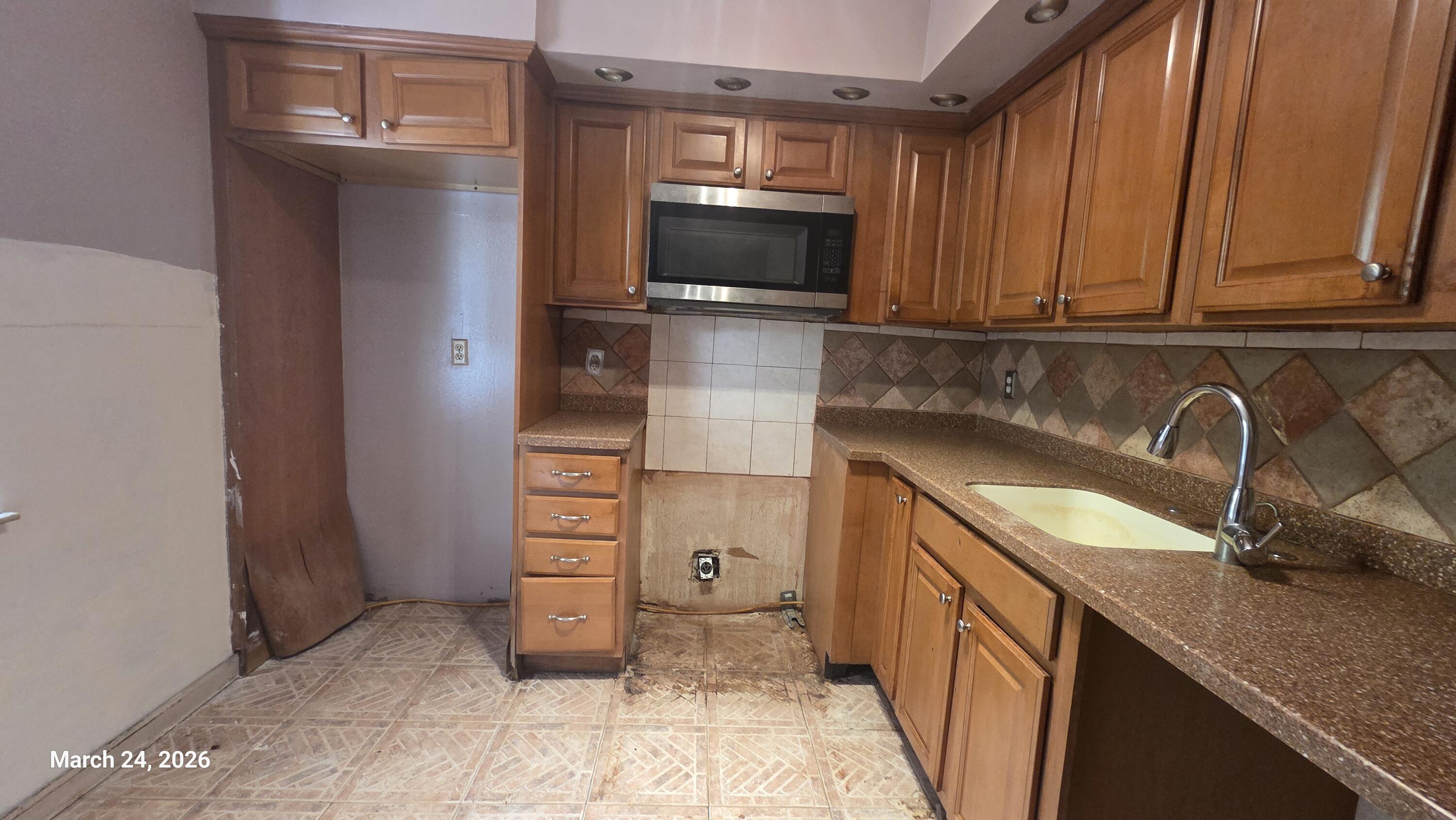 2801 Somerset Drive 101, Lauderdale Lakes, FL 33311, Lauderdale Lakes - Photo 2