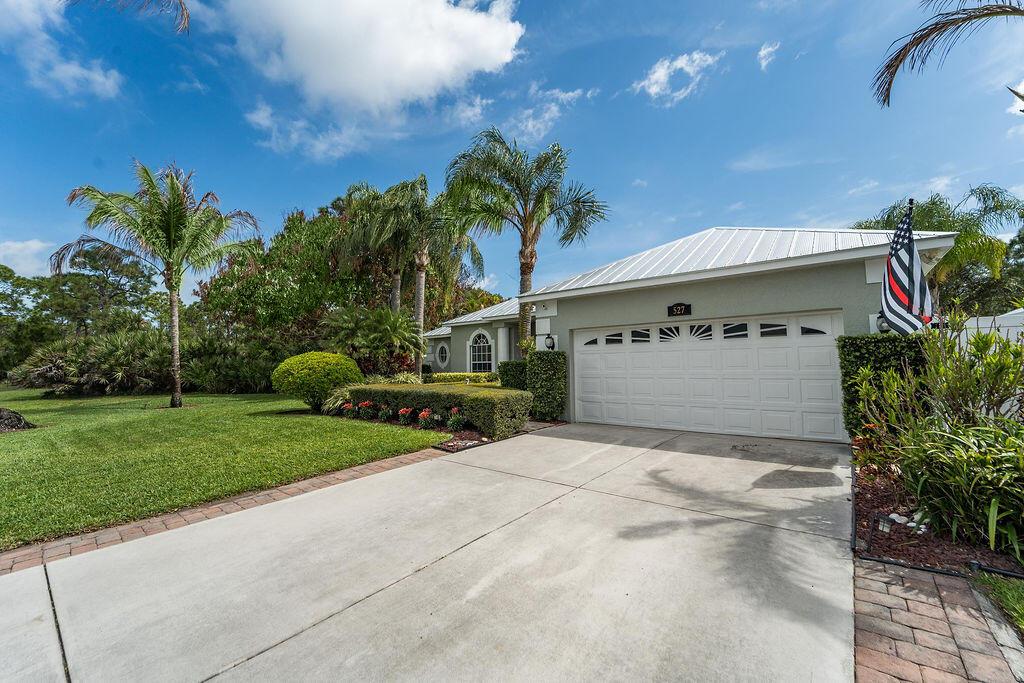 527 NW Bellworth Place, Jensen Beach, FL 34957, Jensen Beach - Photo 3