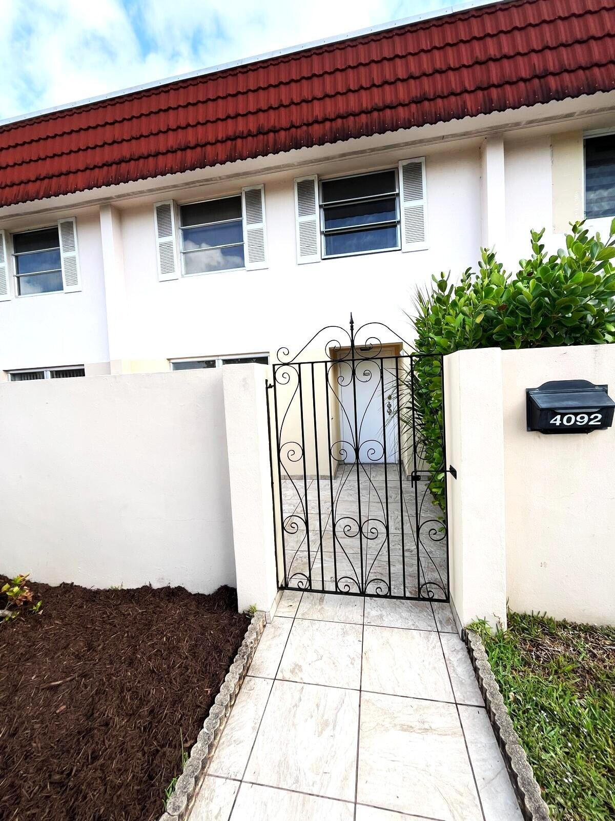 4092 Inverrary Drive Unit B12, Lauderhill, FL 33319, Lauderhill - Photo 2