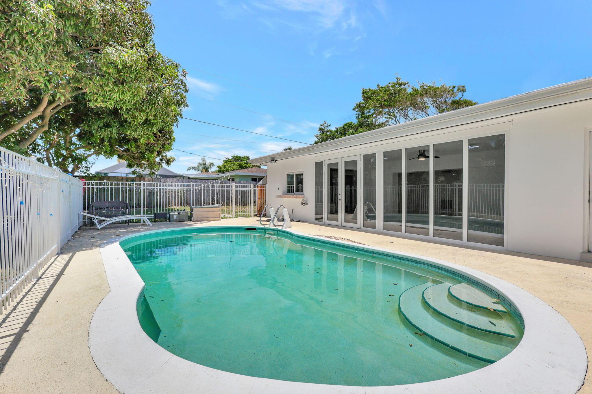 334 SW 13th Avenue, Boynton Beach, FL 33435, Boynton Beach - Photo 2