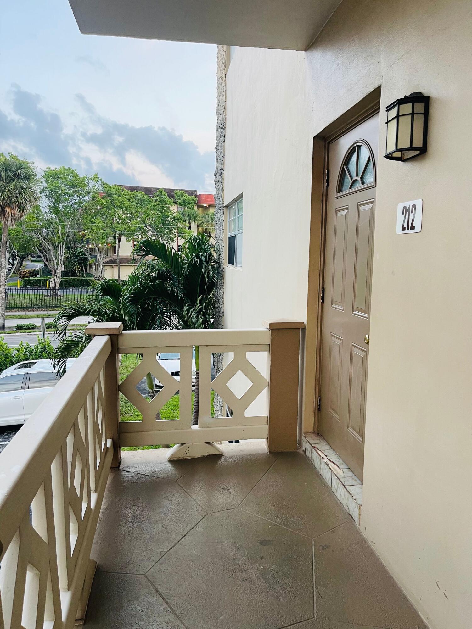 5051 W Oakland Park Boulevard W Unit E212, Lauderdale Lakes, FL 33313, Lauderdale Lakes - Photo 2