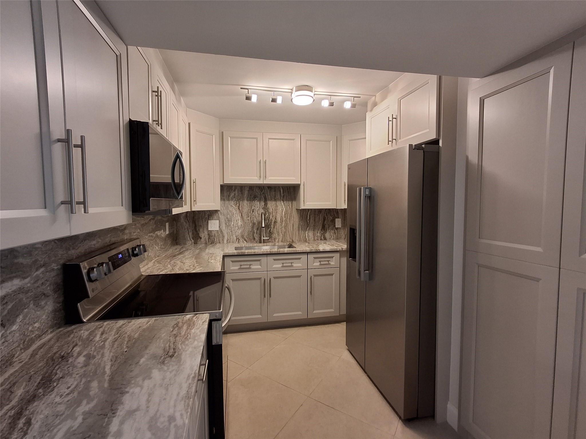 8763 Shadow Wood Boulevard 202, Coral Springs, FL 33071, Coral Springs - Photo 4