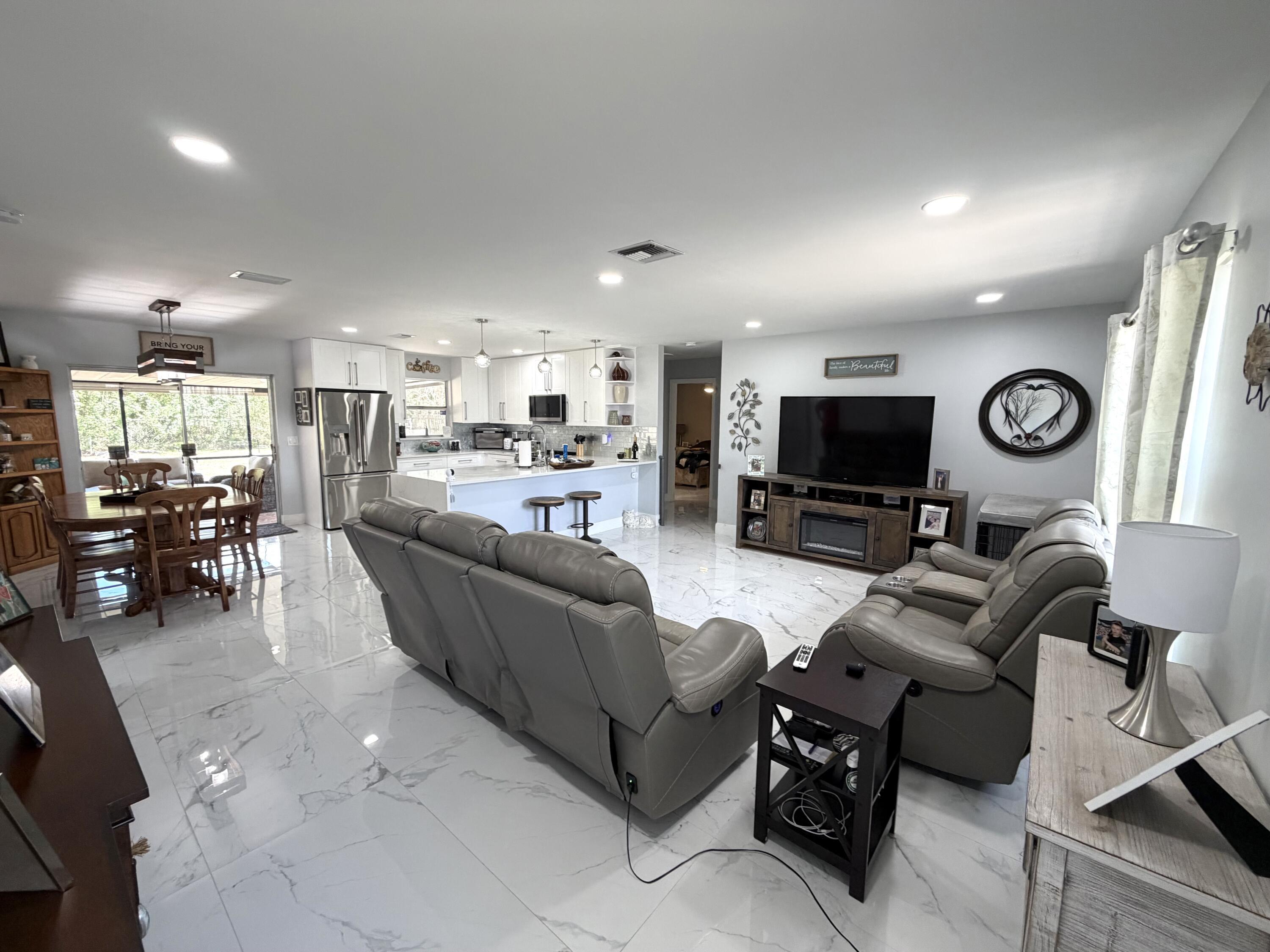 357 Las Palmas Street, Royal Palm Beach, FL 33411, Royal Palm Beach - Photo 3