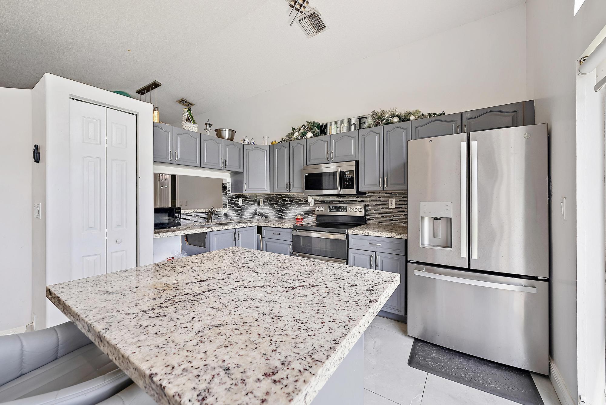 8193 Pelican Harbour Drive, Lake Worth, FL 33467, Lake Worth - Photo 5
