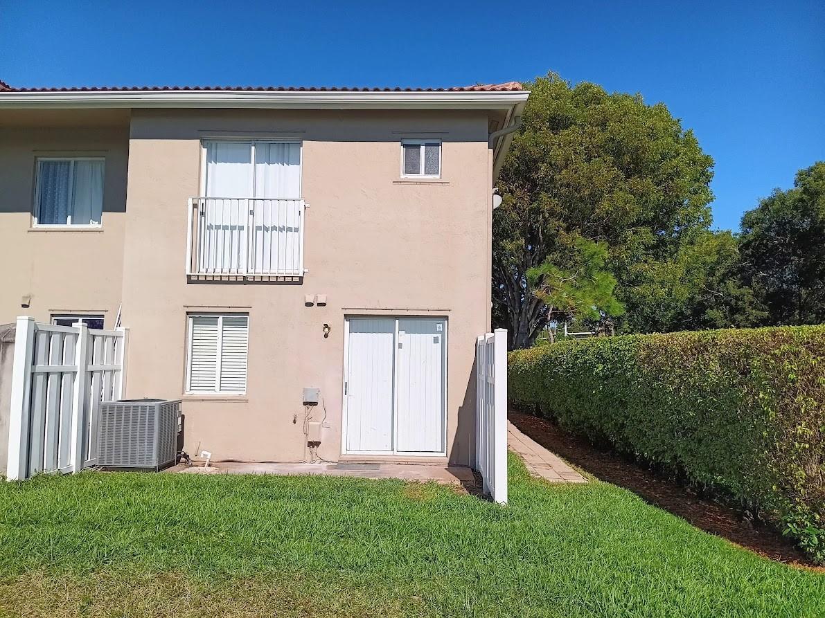 150 Riviera Circle, Weston, FL 33326, Weston - Photo 2