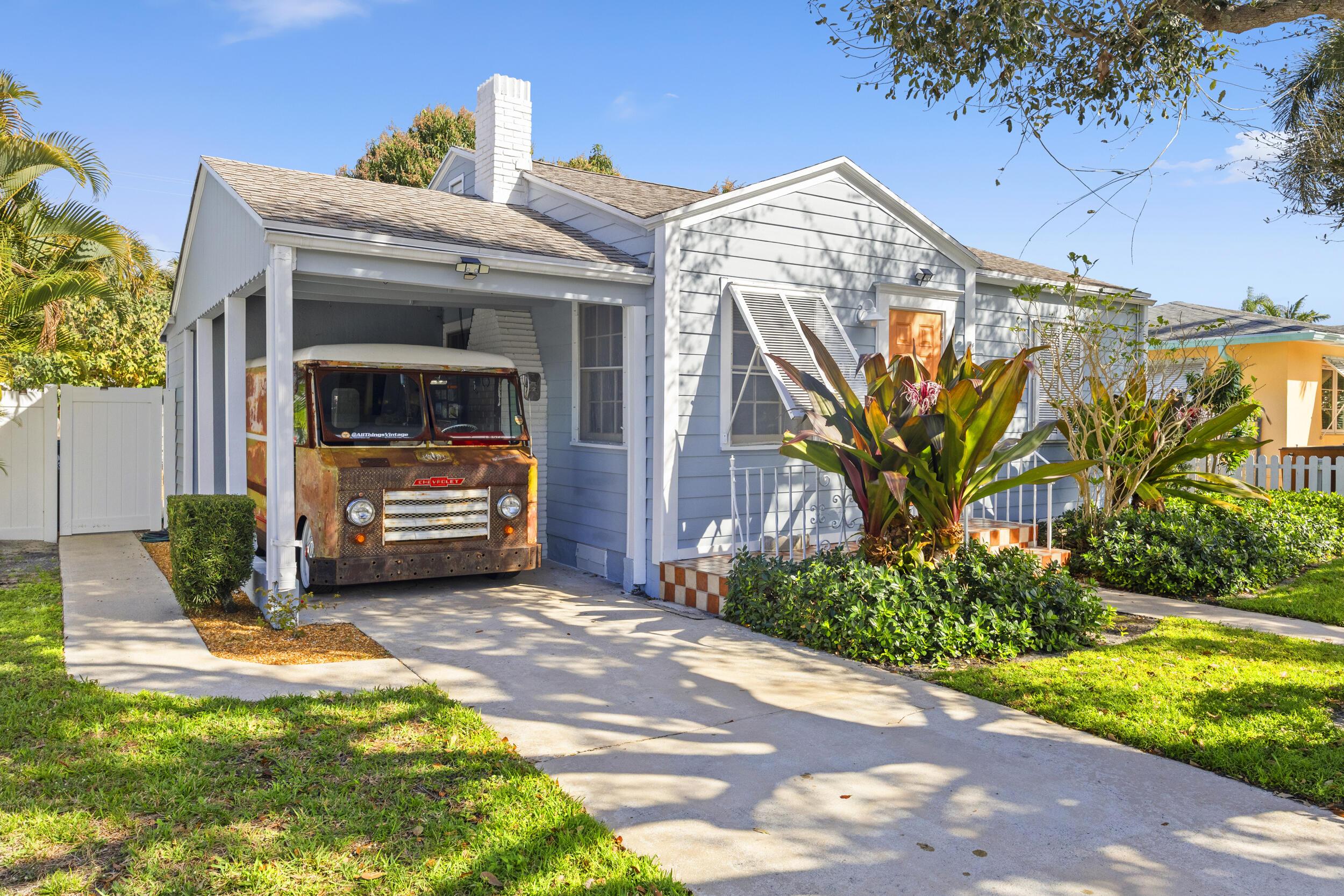 918 N Palmway, Lake Worth Beach, FL 33460, Lake Worth Beach - Photo 2