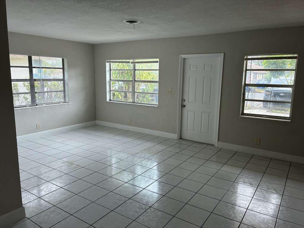1329 NW 8th Avenue A, Fort Lauderdale, FL 33311, Fort Lauderdale - Photo 2