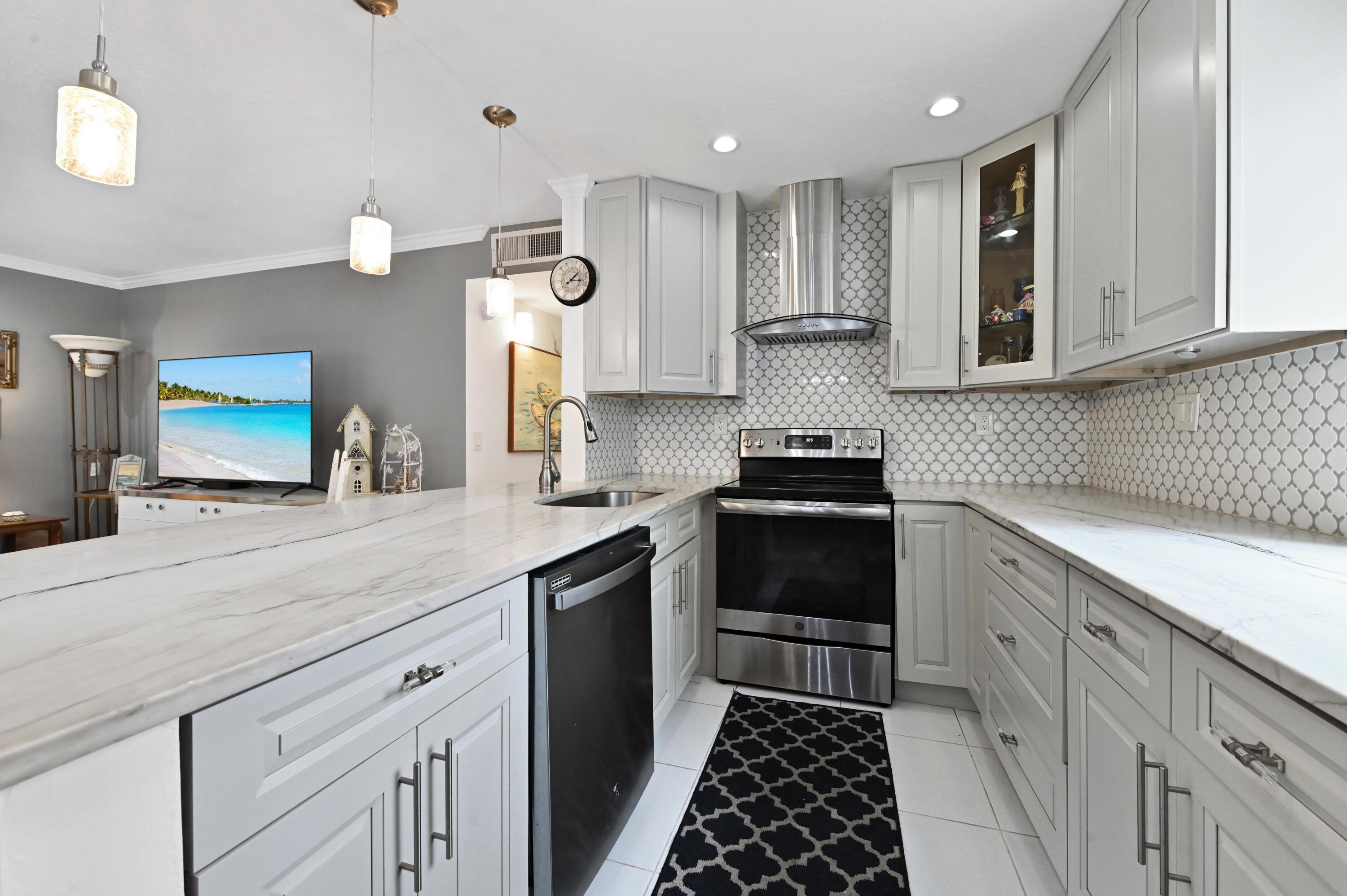 182 Piedmont D, Delray Beach, FL 33484, Delray Beach - Photo 2