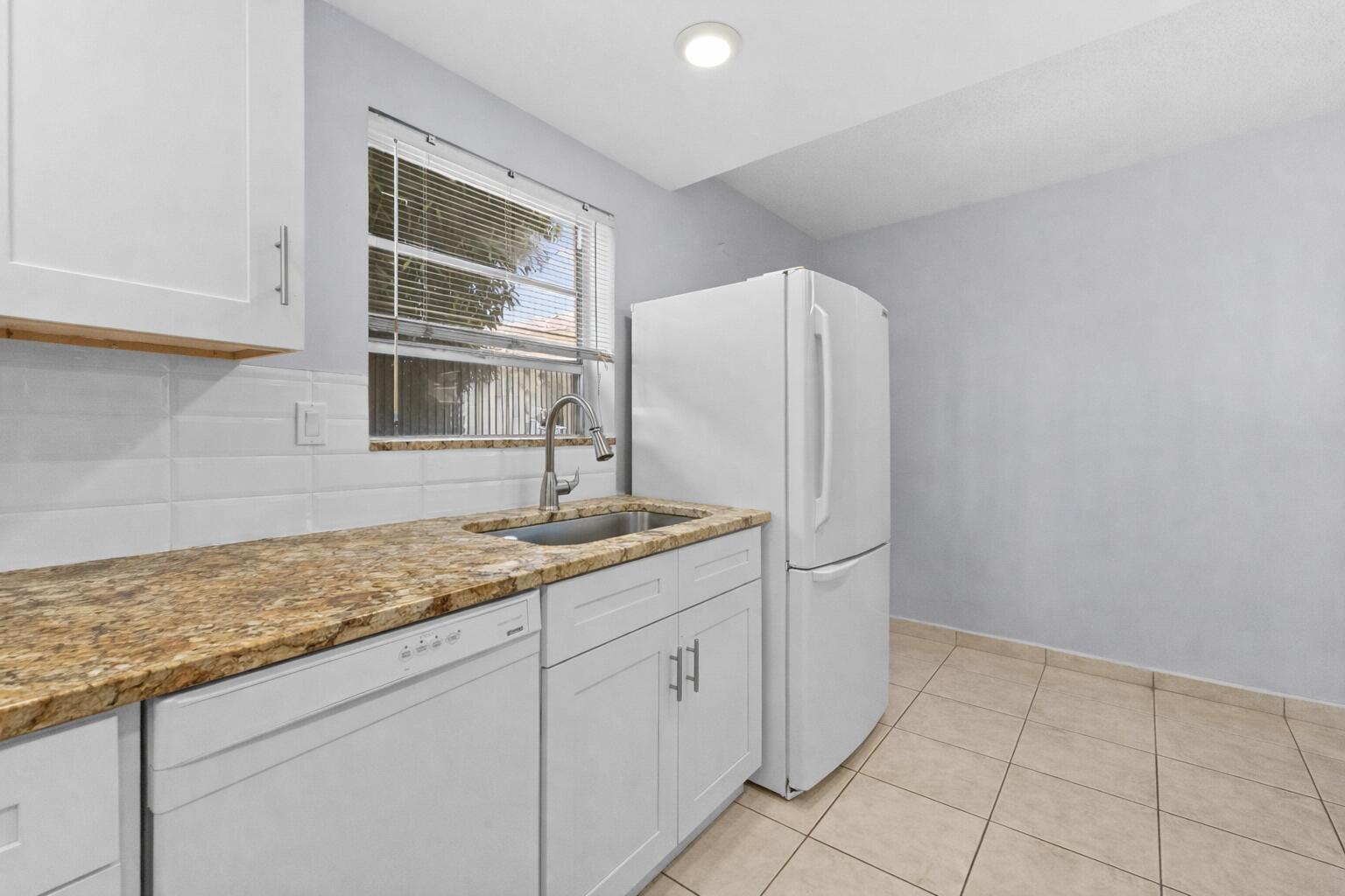 211 Piedmont E, Delray Beach, FL 33484, Delray Beach - Photo 3