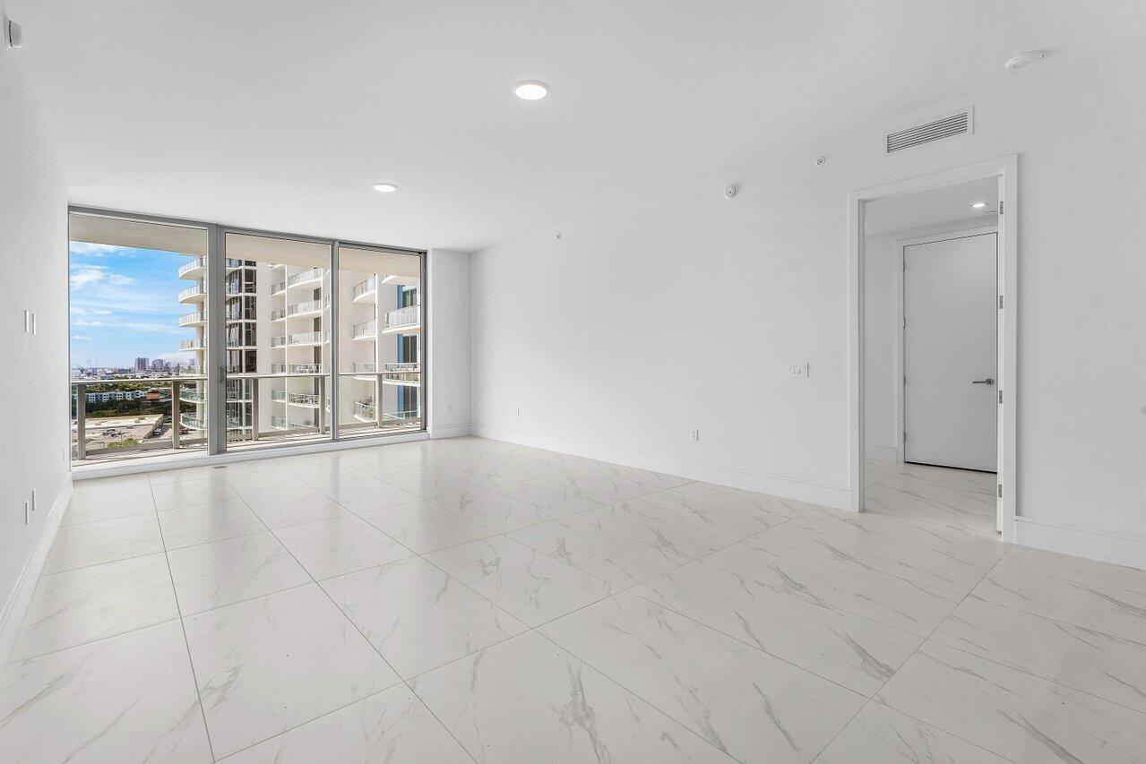 220 Lake Shore Drive 1415, Lake Park, FL 33403, Lake Park - Photo 5