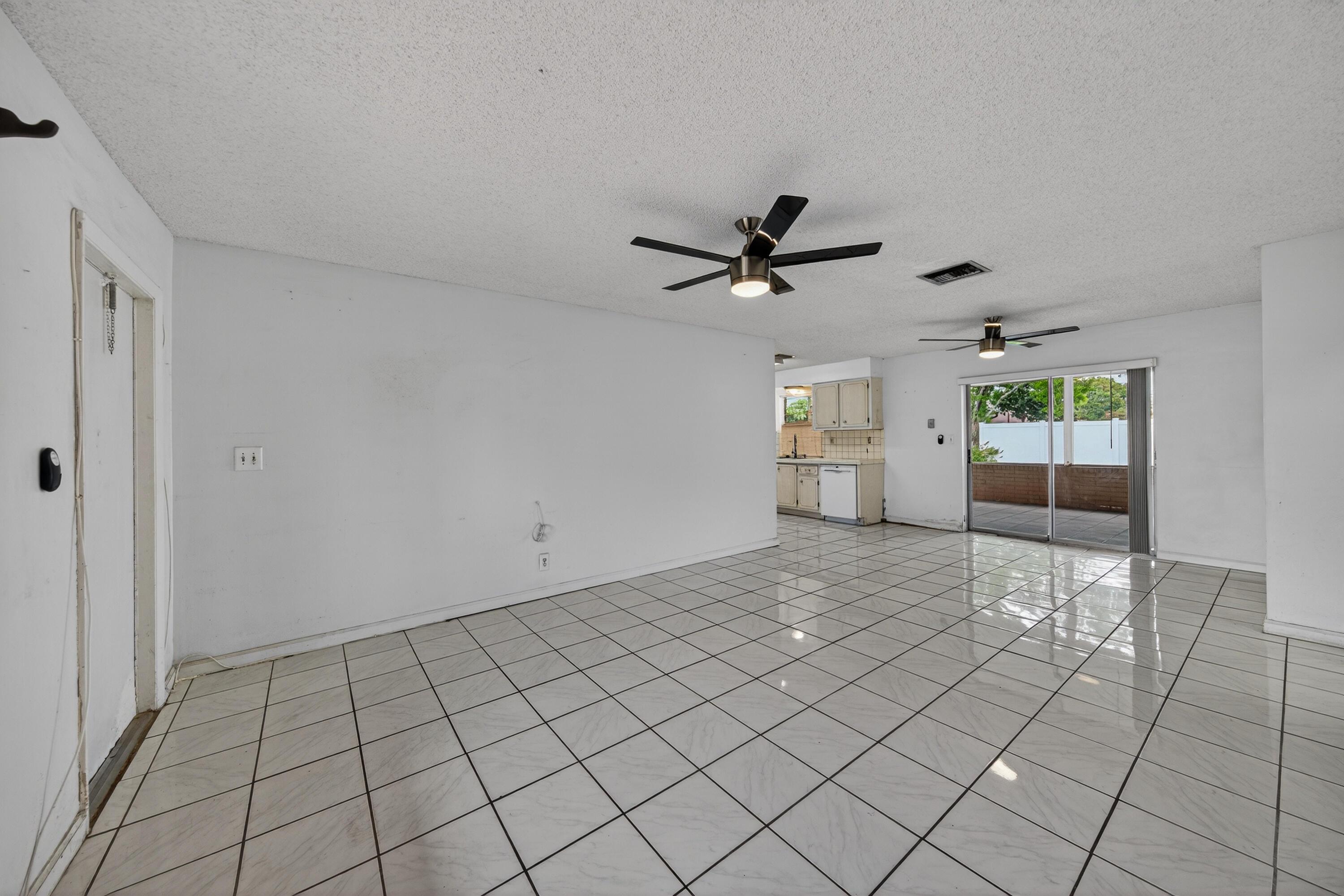 8104 NW 94th Avenue, Tamarac, FL 33321, Tamarac - Photo 3