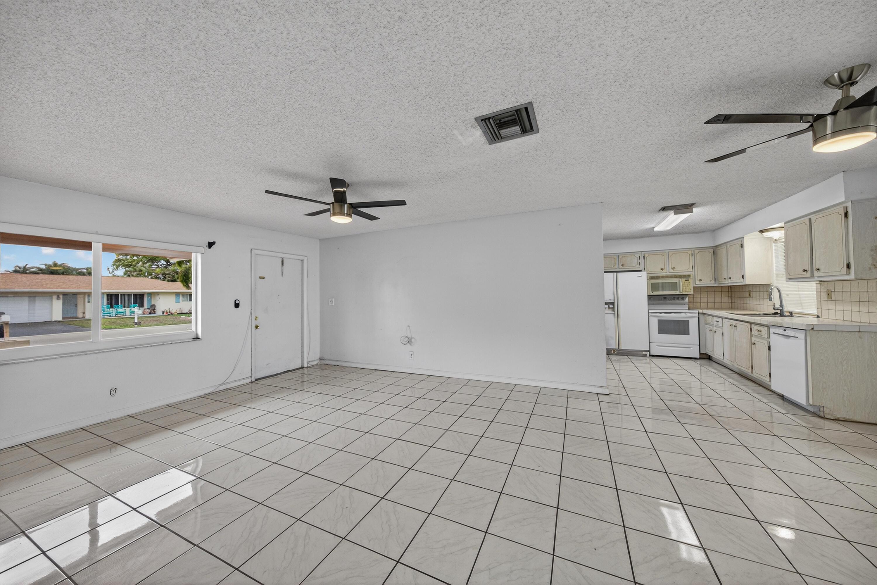 8104 NW 94th Avenue, Tamarac, FL 33321, Tamarac - Photo 5