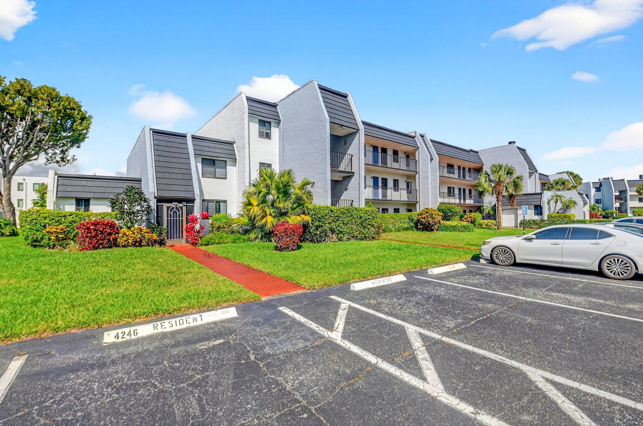 4248 Deste Court 304, Lake Worth, FL 33467, Lake Worth - Photo 4