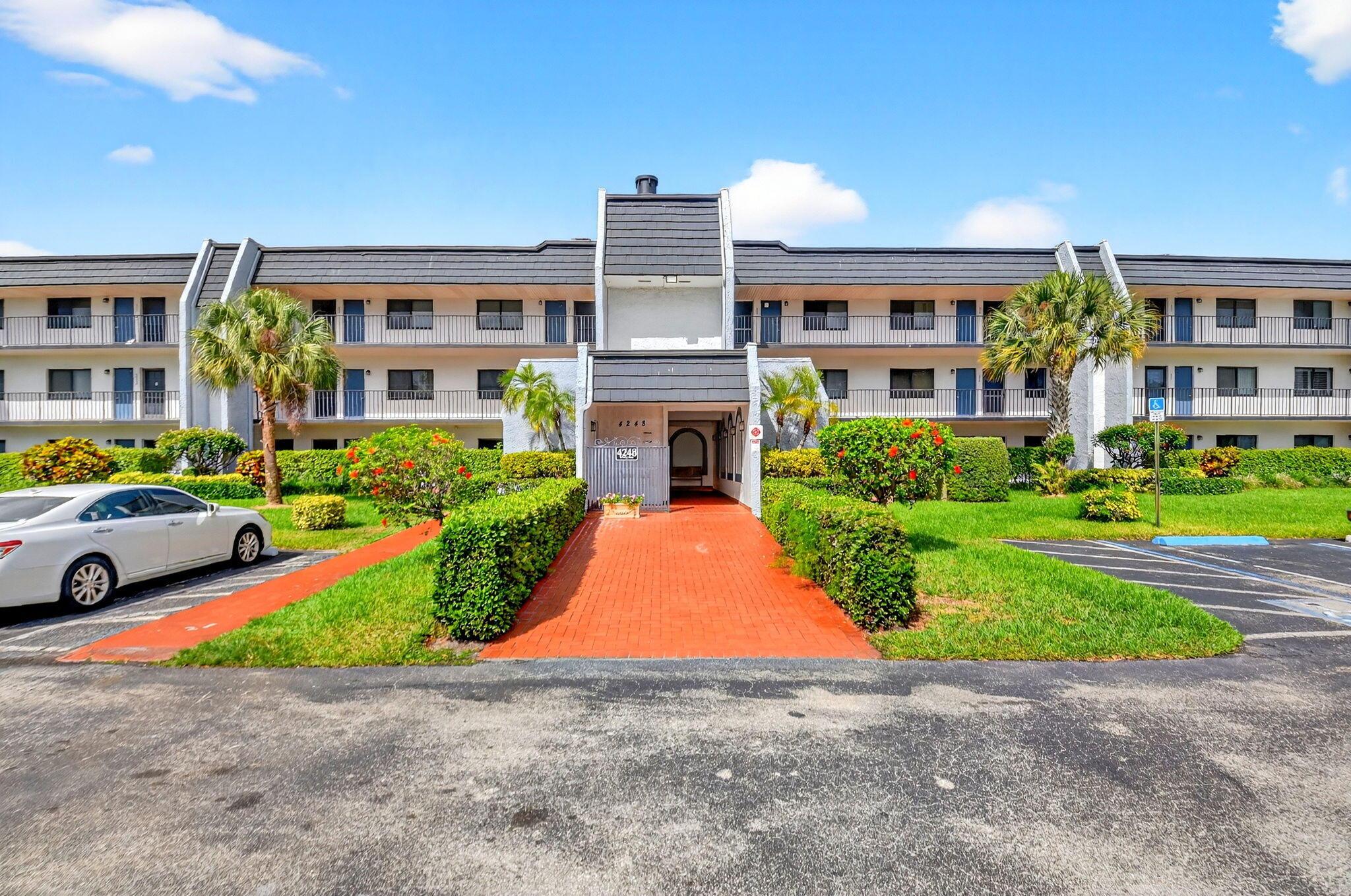 4248 Deste Court 304, Lake Worth, FL 33467, Lake Worth - Photo 2