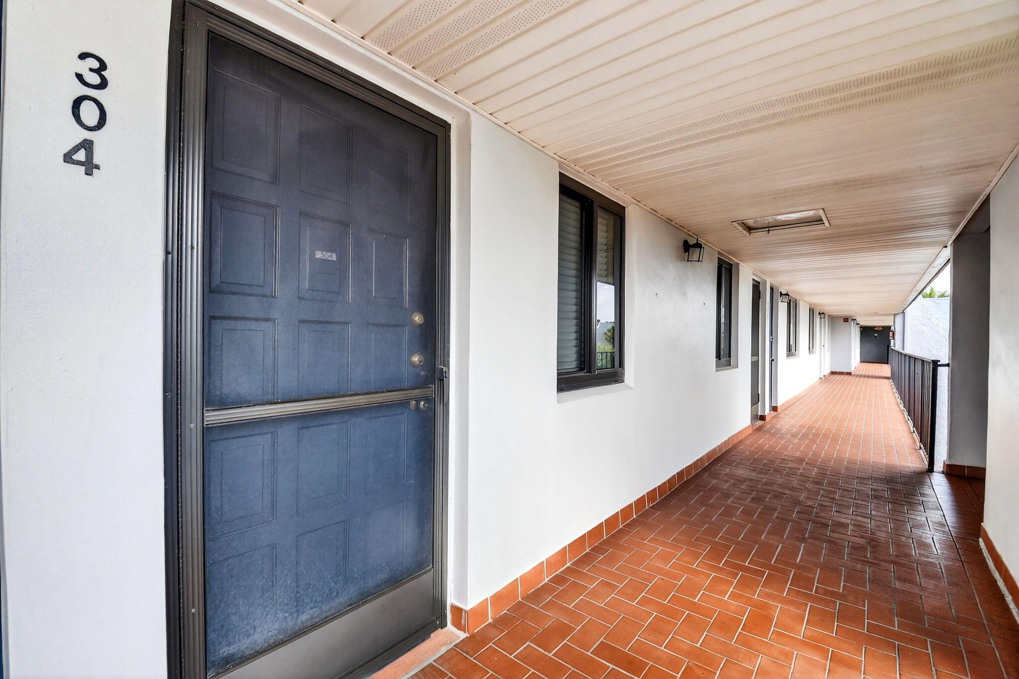 4248 Deste Court 304, Lake Worth, FL 33467, Lake Worth - Photo 3