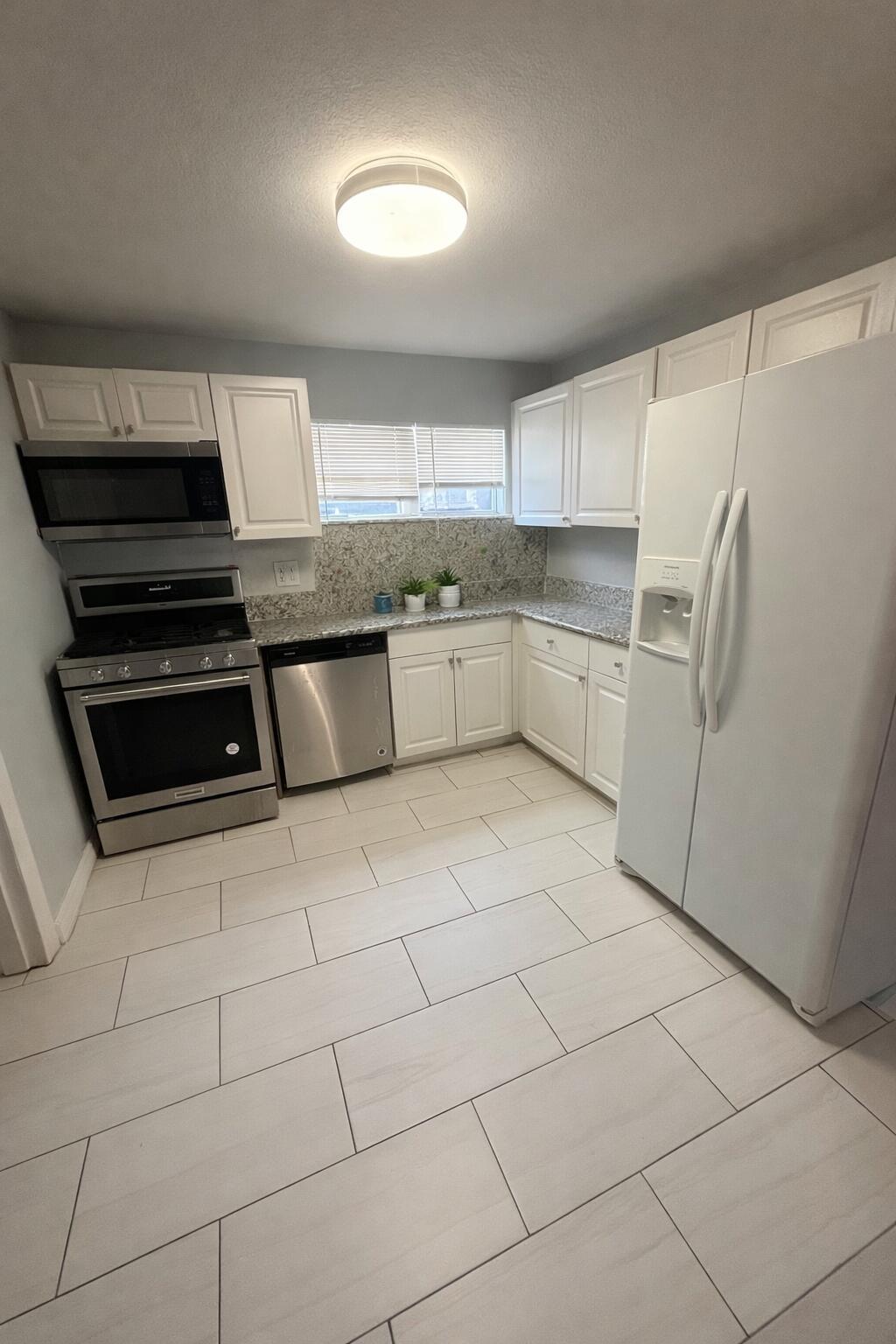 2686 Summit Boulevard, West Palm Beach, FL 33406, West Palm Beach - Photo 5