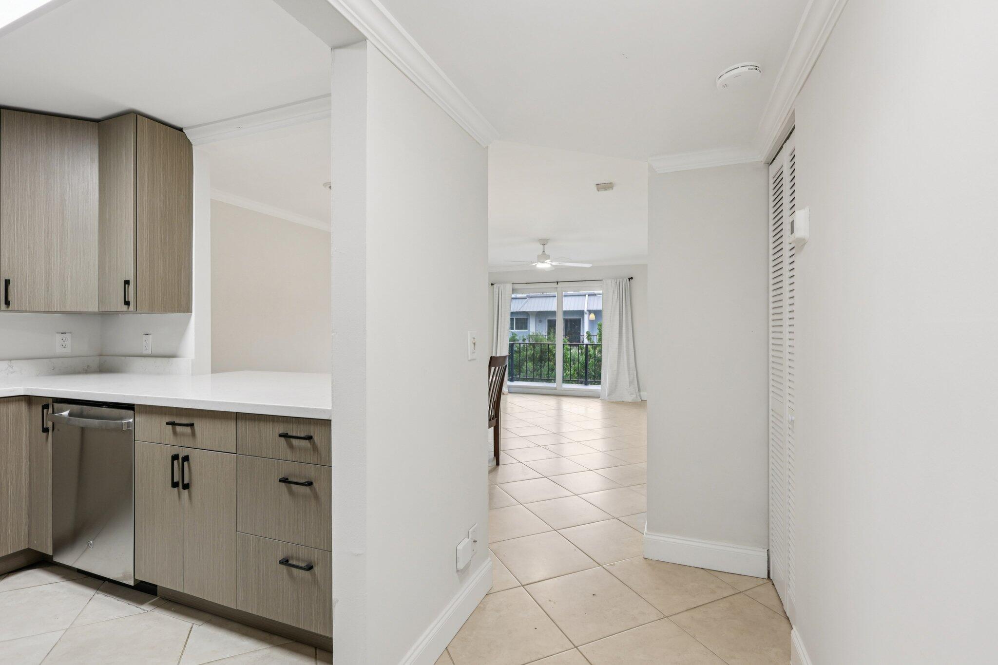3000 NE 5th Terrace 313-a, Wilton Manors, FL 33334, Wilton Manors - Photo 5