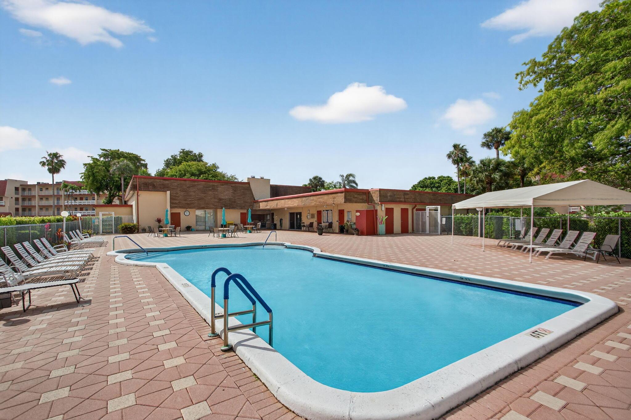 1030 Country Club Drive 407, Margate, FL 33063, Margate - Photo 3