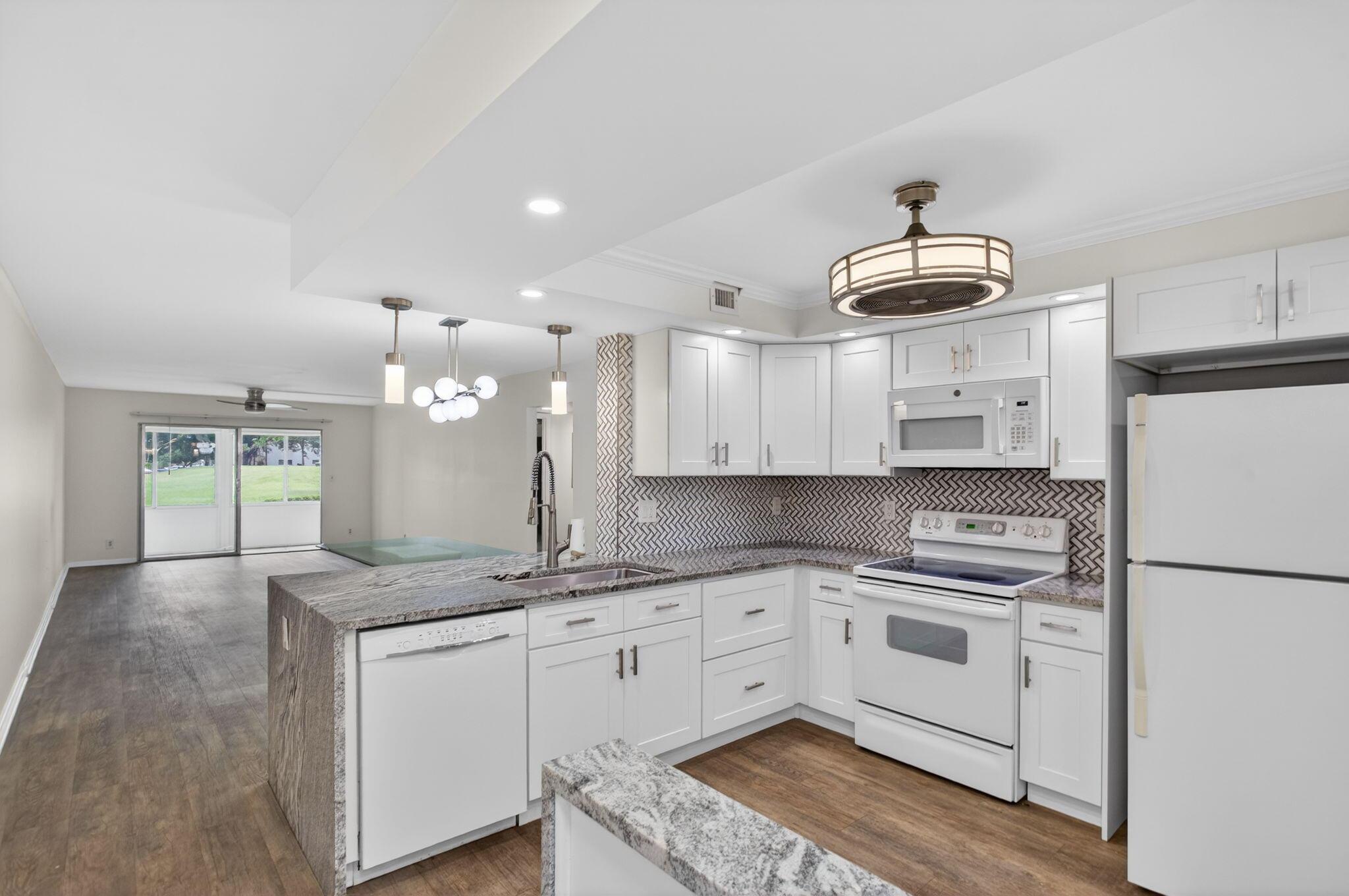 3203 Portofino Point M1, Coconut Creek, FL 33066, Coconut Creek - Photo 3
