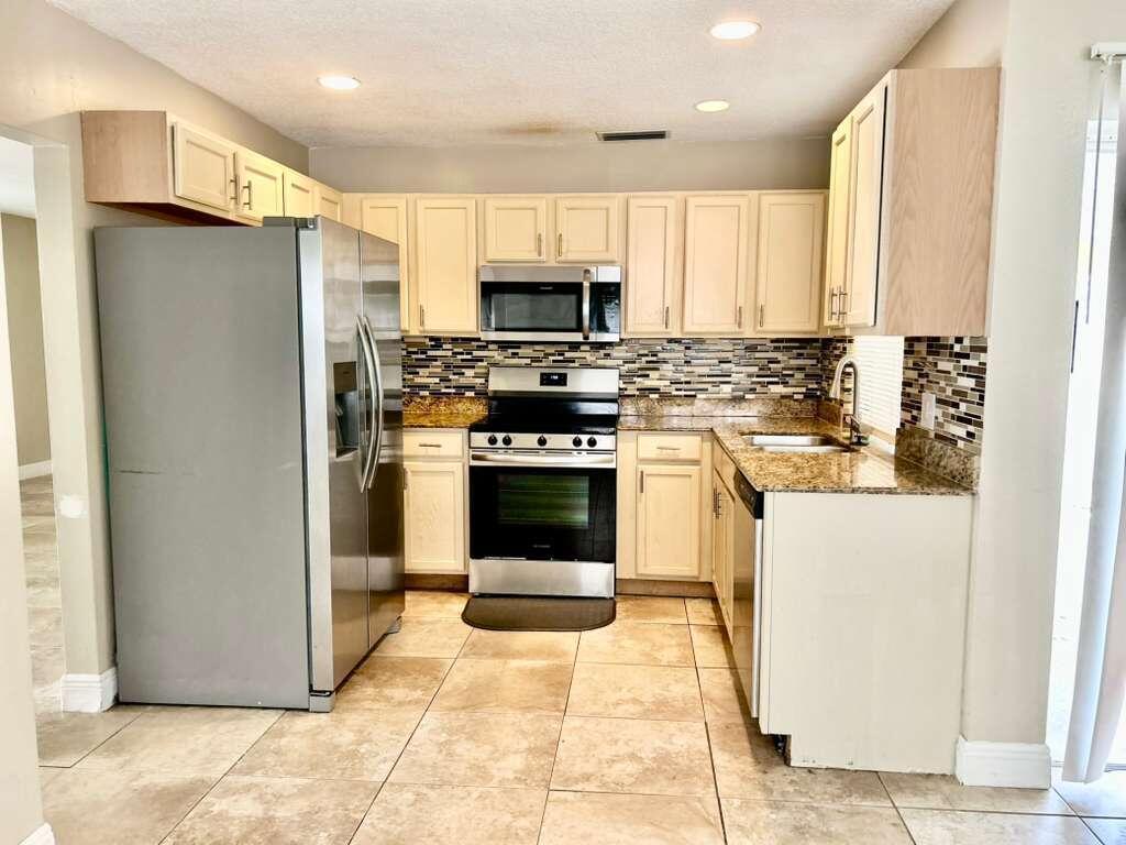 7608 NW 43rd Court, Coral Springs, FL 33065, Coral Springs - Photo 5